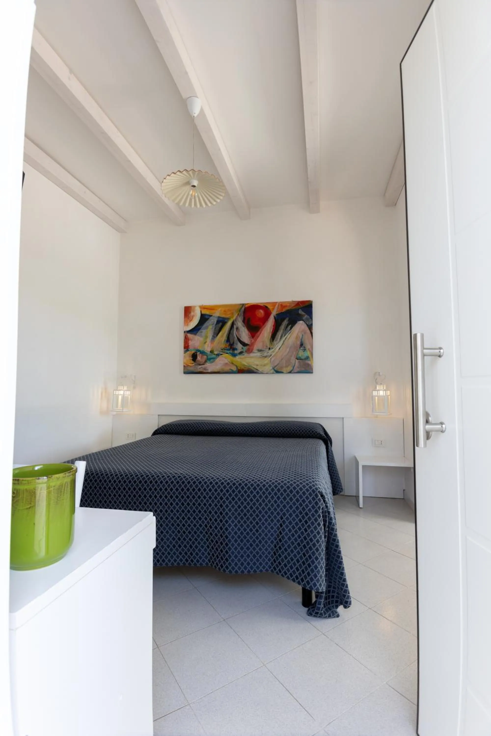 Photo of the whole room, Bed in B&B White House