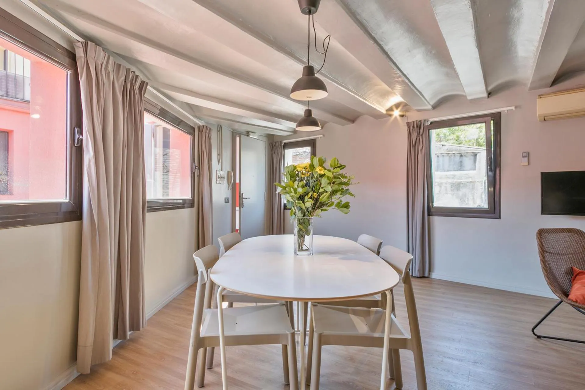 Dining area in My Address in Plaza Real