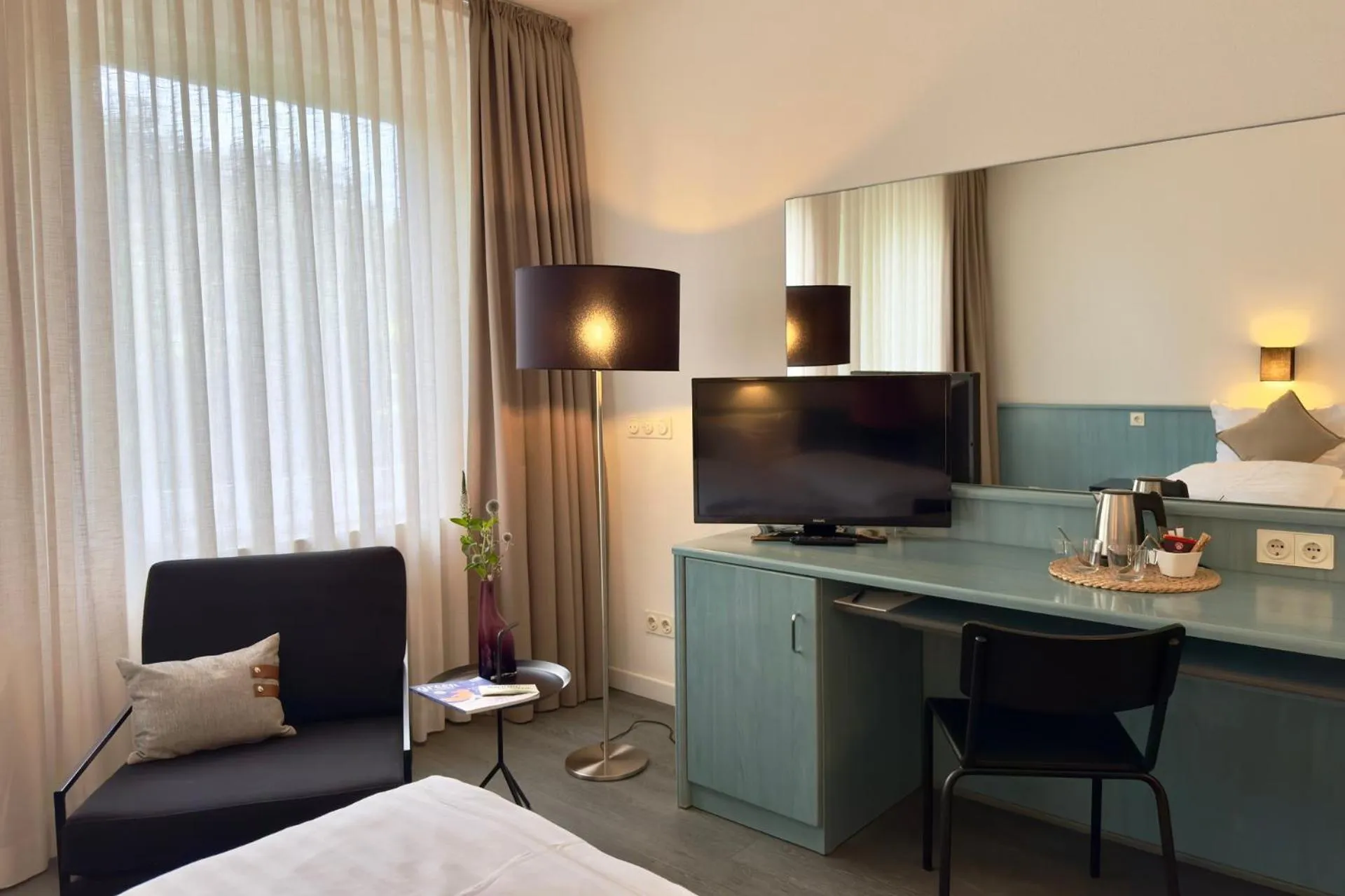 Photo of the whole room, Bed in Auszeit Hotel Hamburg