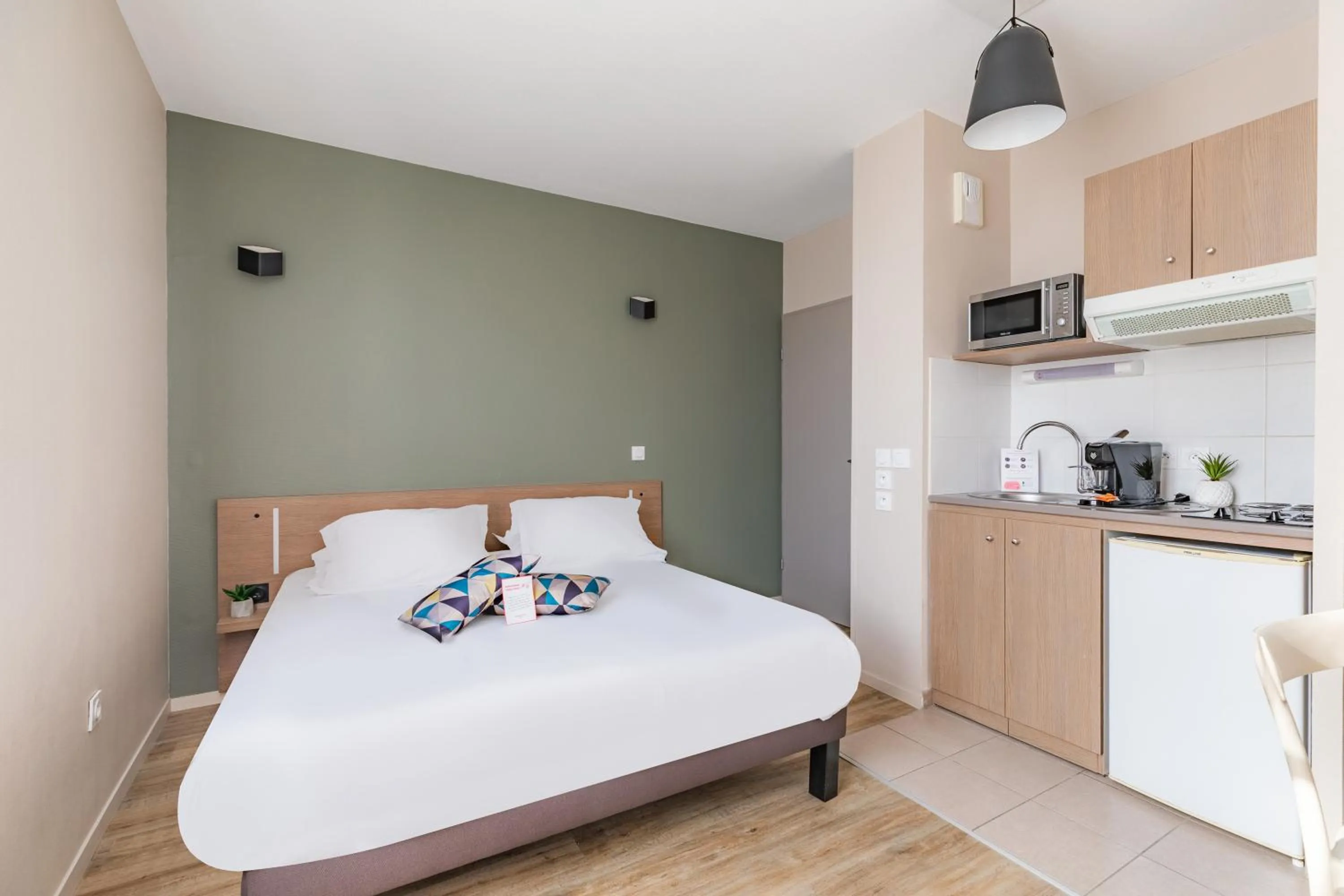 Bed in Appart'City Confort Niort Centre