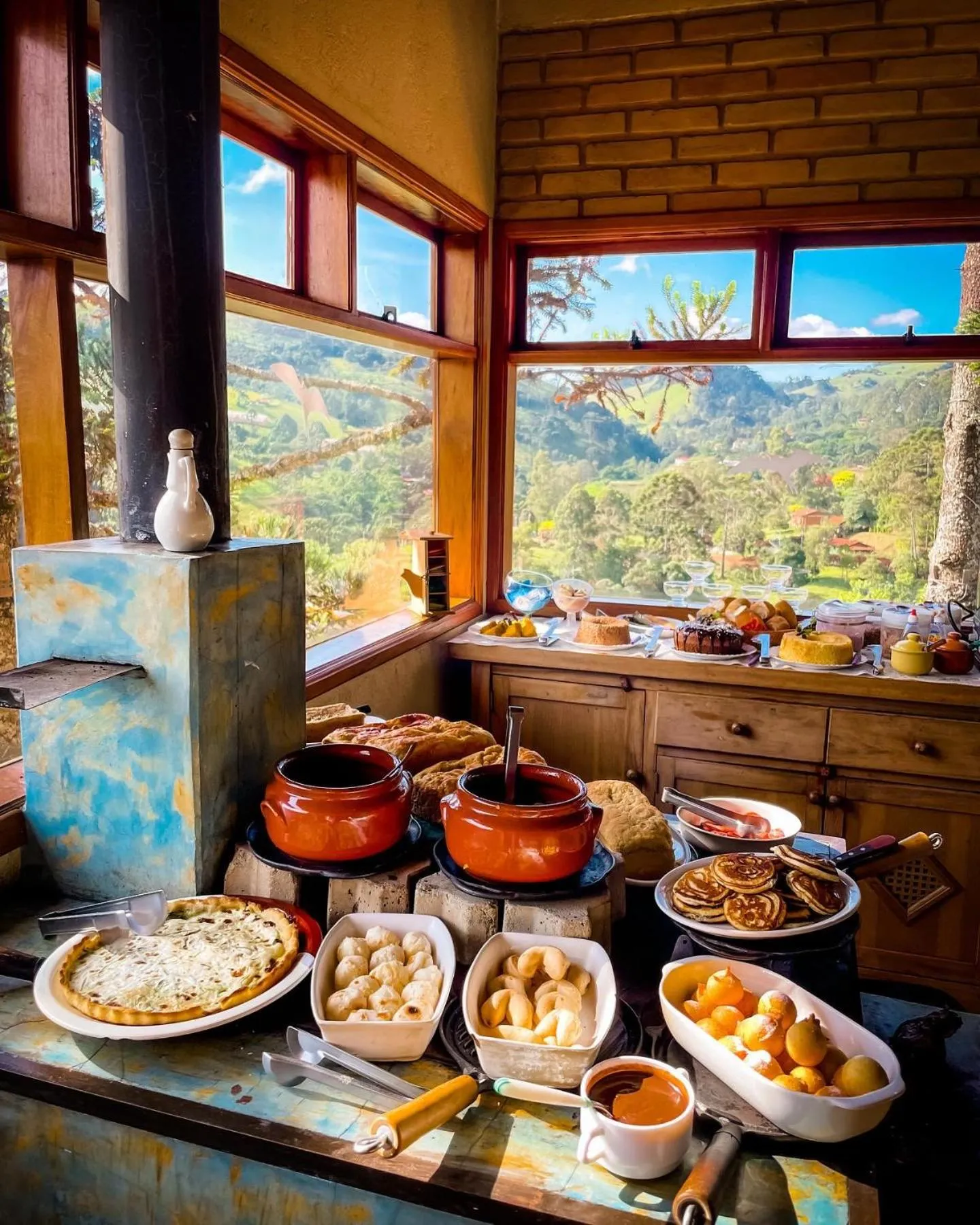 Continental breakfast in Pousada Espelho Dagua
