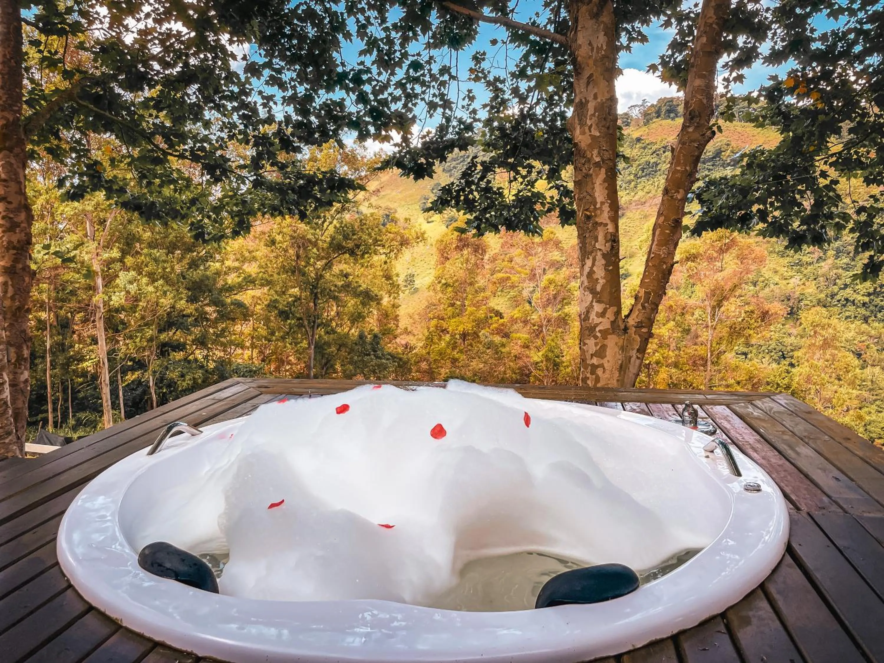 Hot Tub in Pousada Espelho Dagua