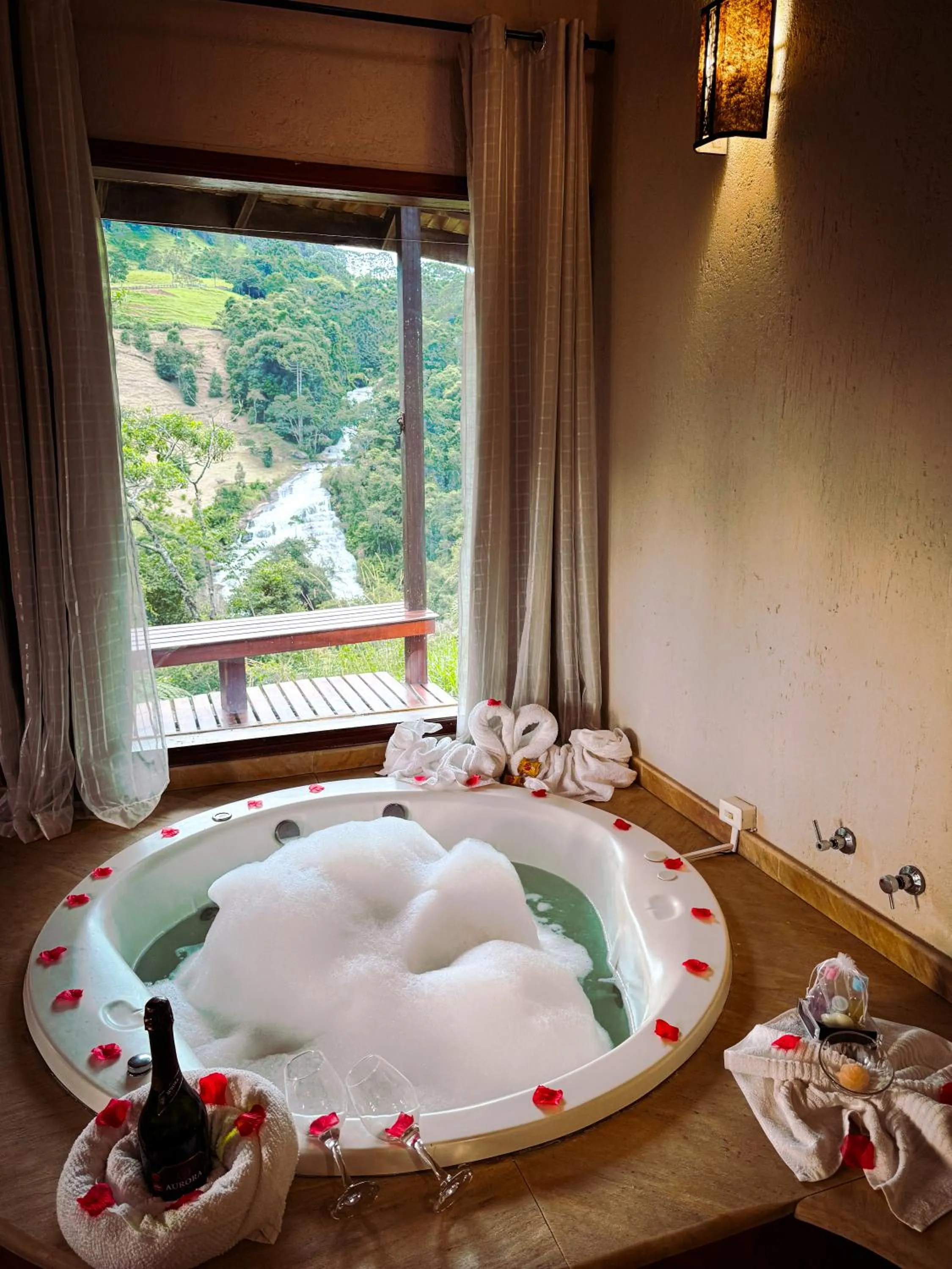 Hot Tub in Pousada Espelho Dagua