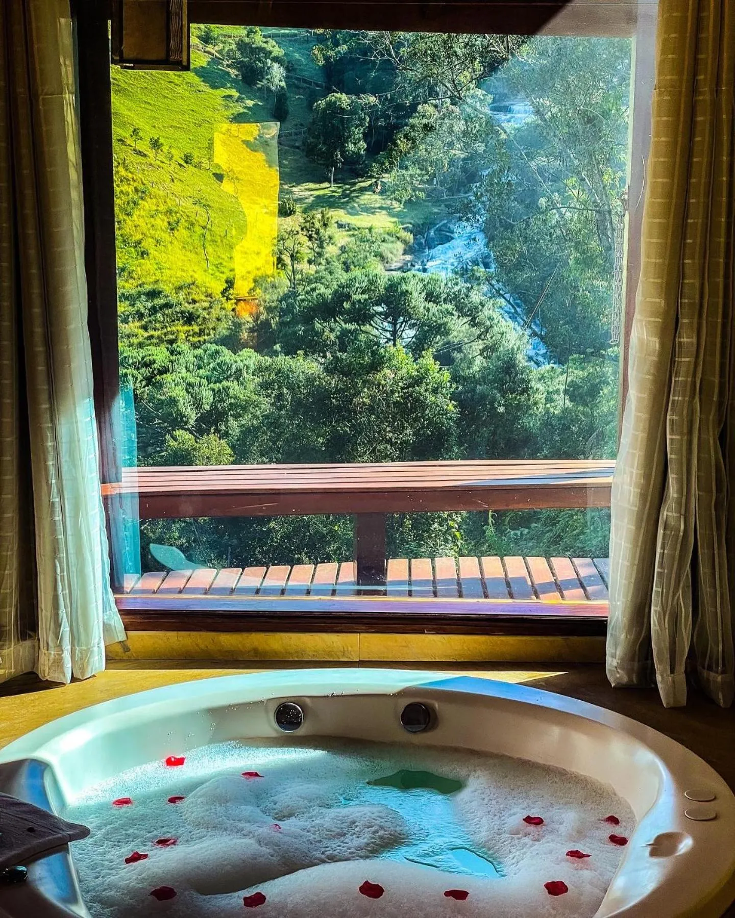 Hot Tub in Pousada Espelho Dagua
