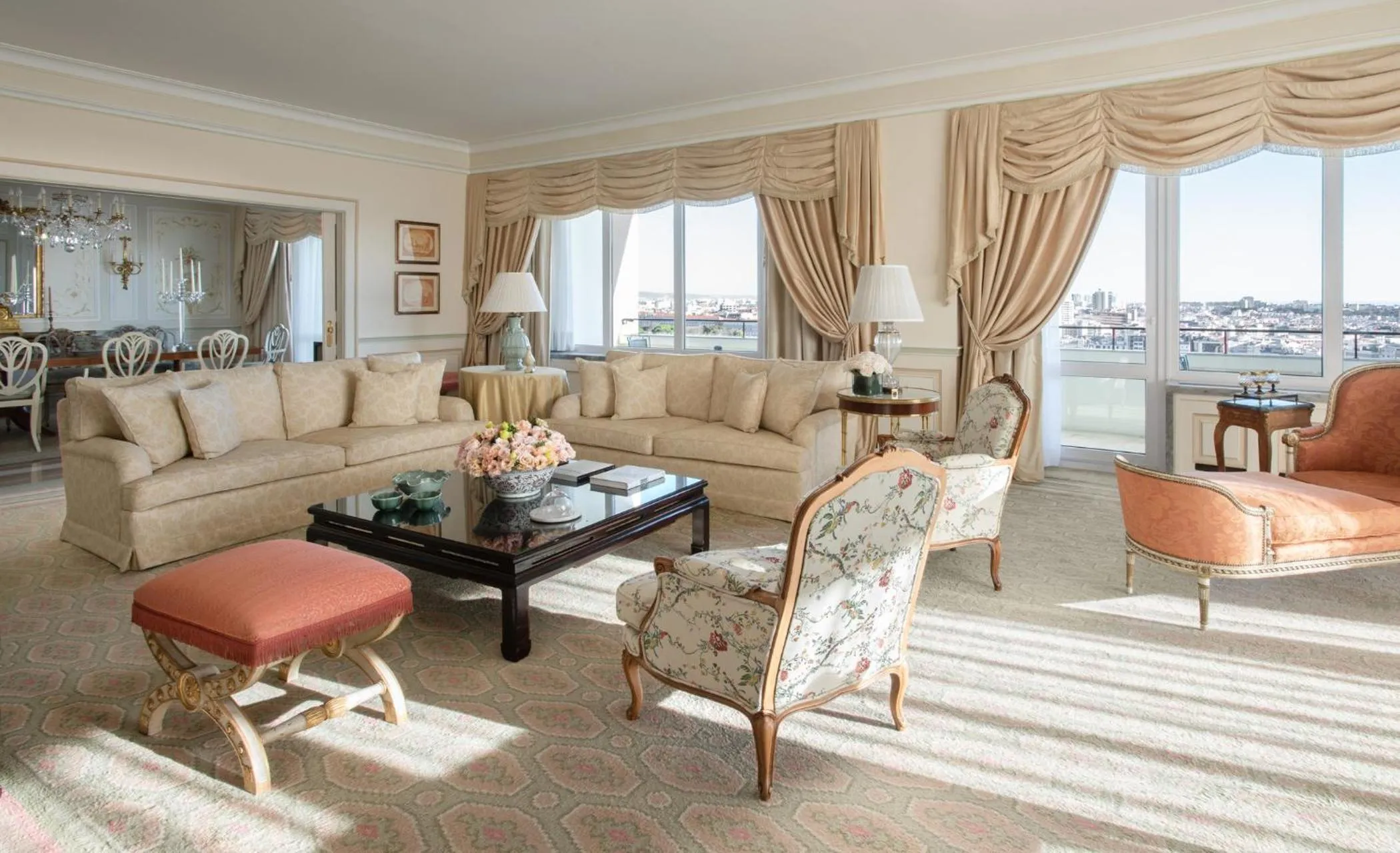 Living room in Four Seasons Hotel Ritz Lisbon