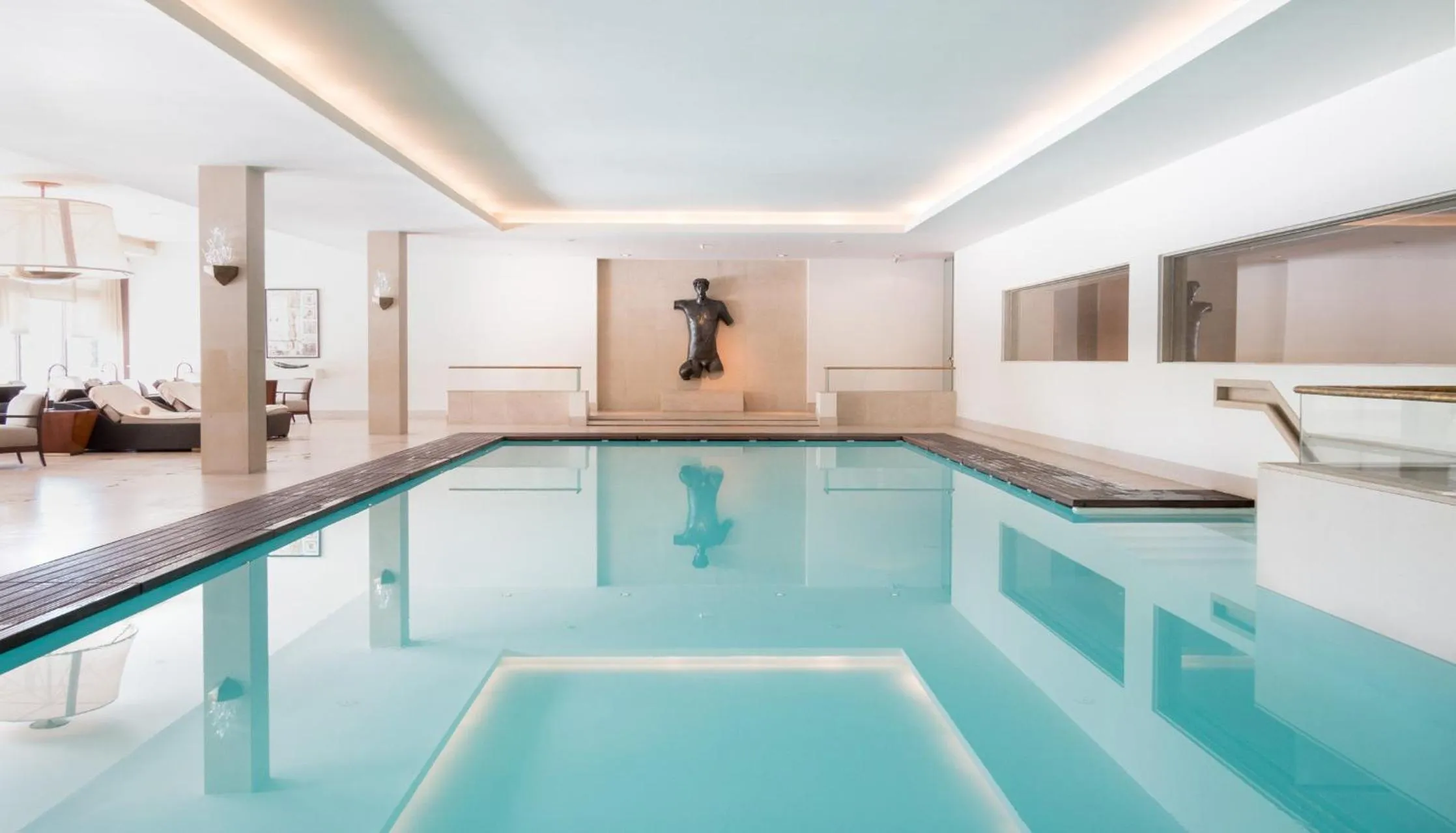 Swimming pool in Four Seasons Hotel Ritz Lisbon
