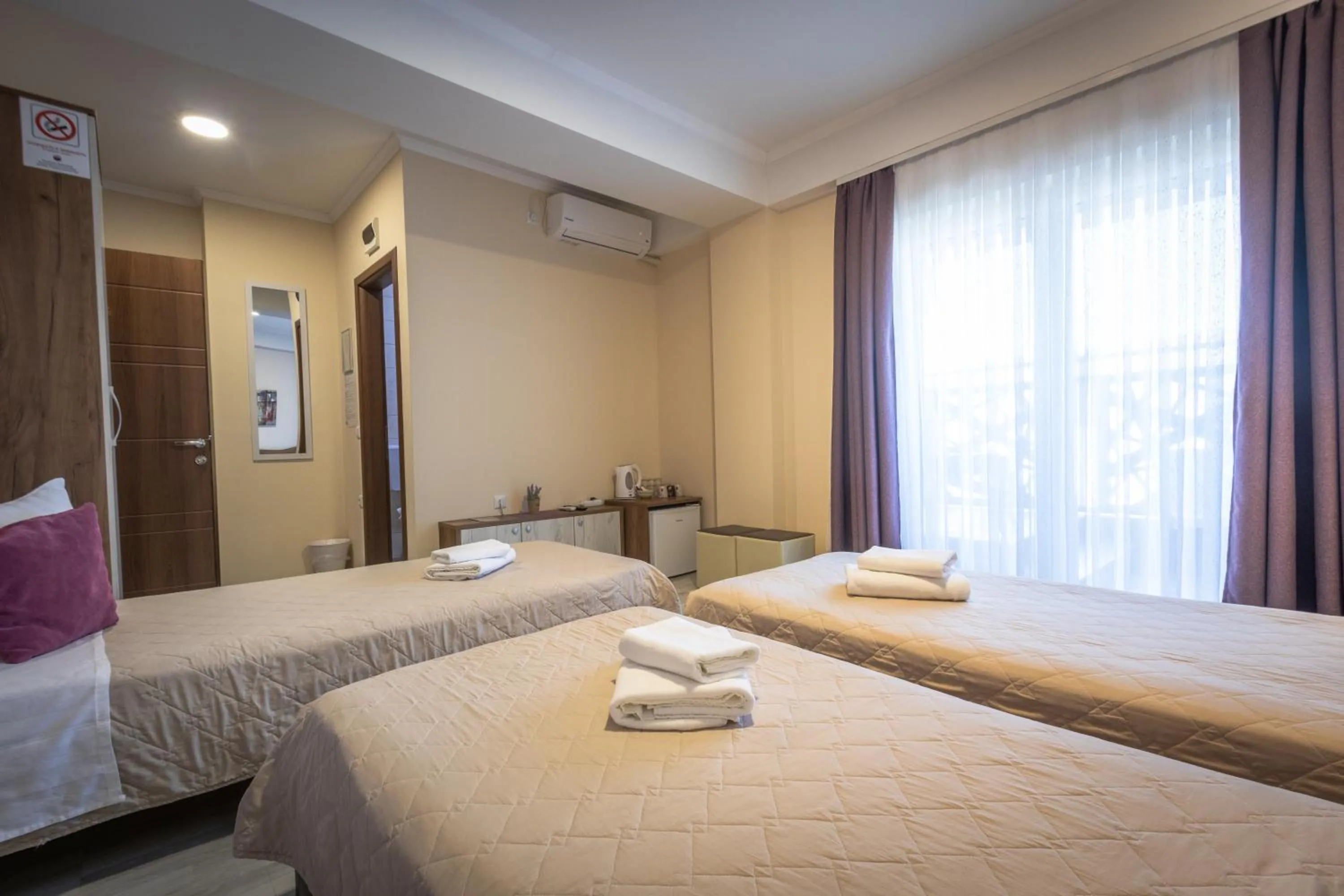 Balcony/Terrace, Bed in Boulevard Apartments