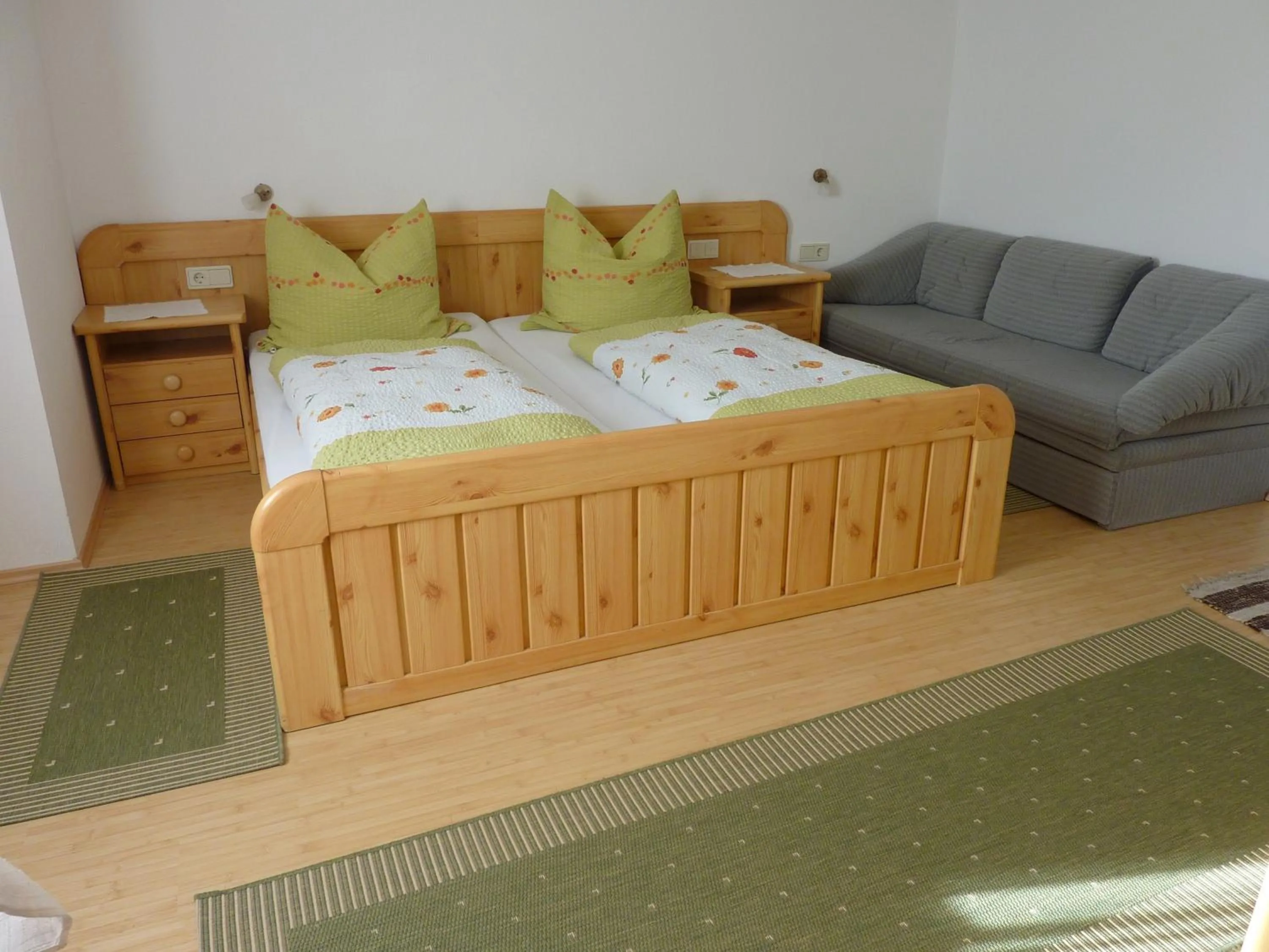 Bedroom, Bed in Haus Früh