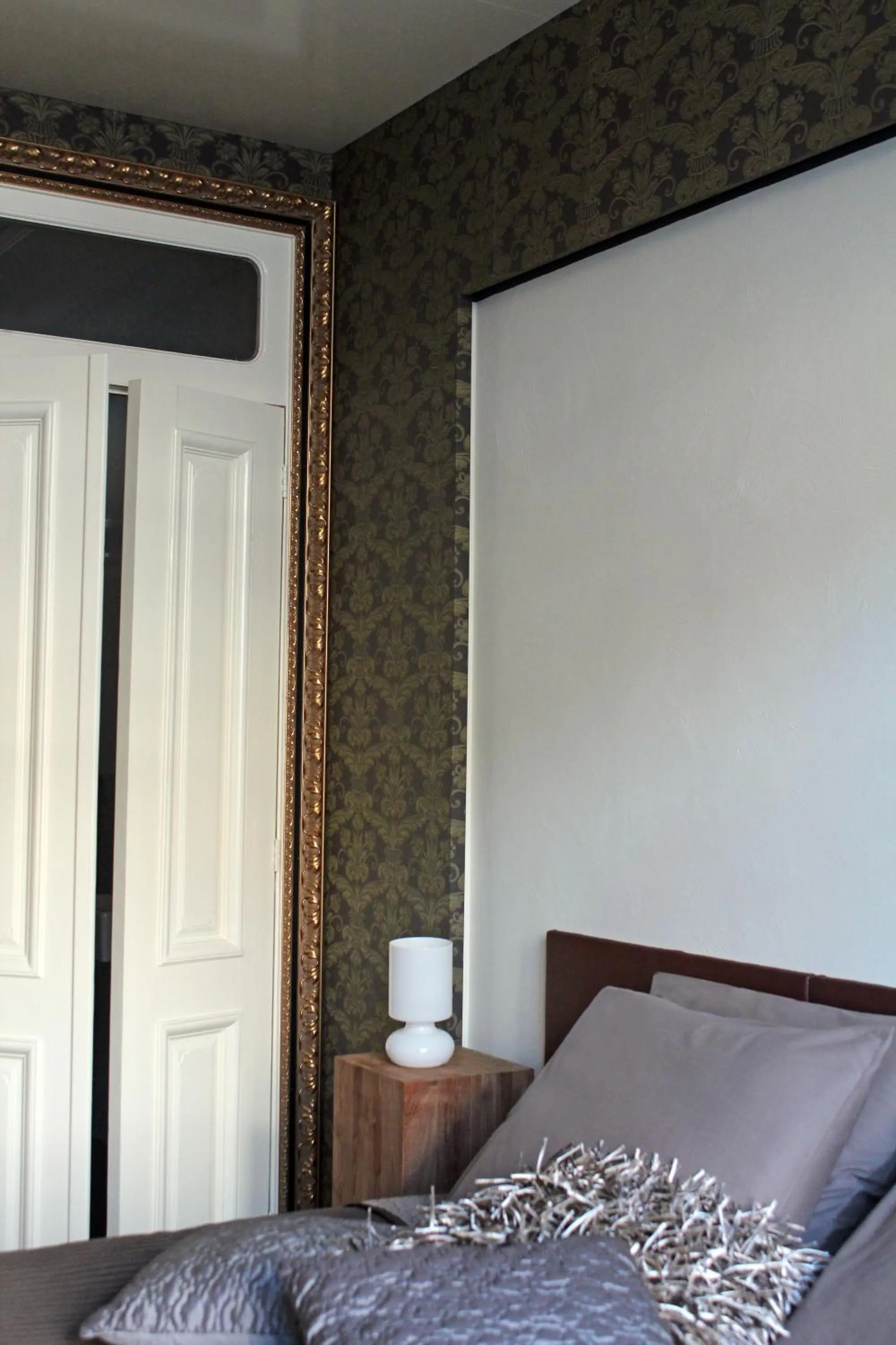 Bed in Hof, a luxury B&B in the center of Eindhoven