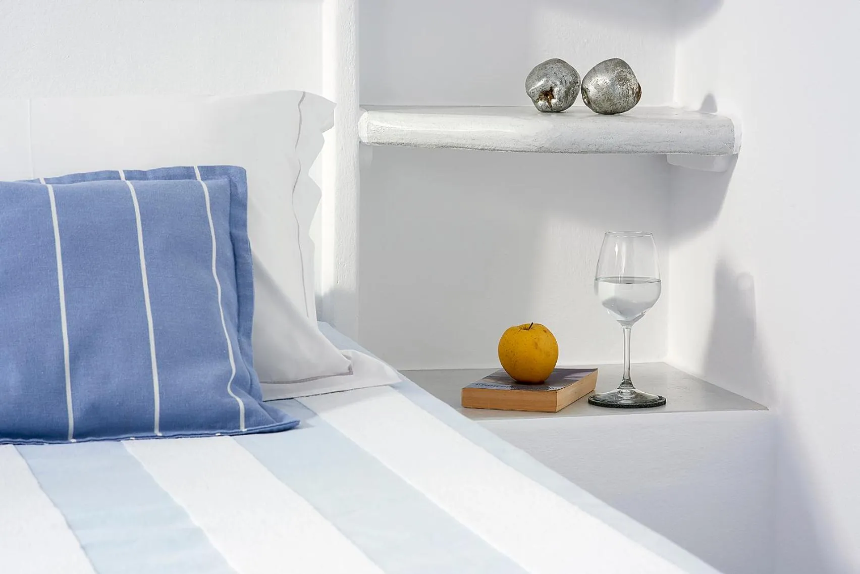 Decorative detail, Bed in Elia Studios Pollonia