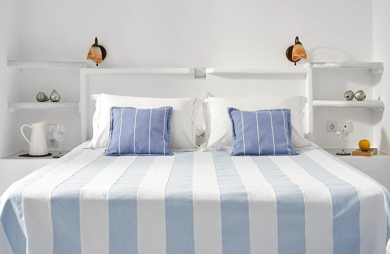 Bed in Elia Studios Pollonia