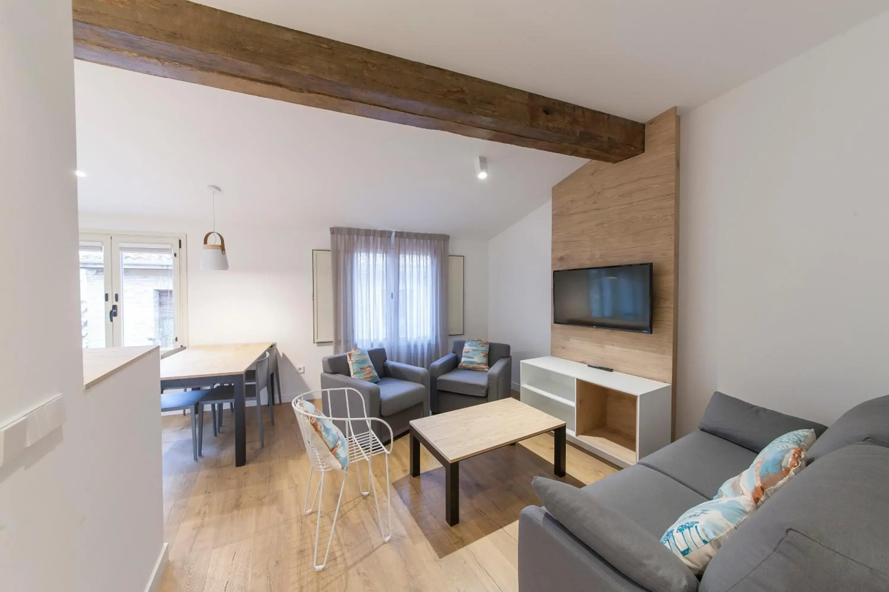 Superior Apartment in Antique Pamplona Tres Reyes Apartments Superior Apartment in Antique Pamplona Tres Reyes Apartments