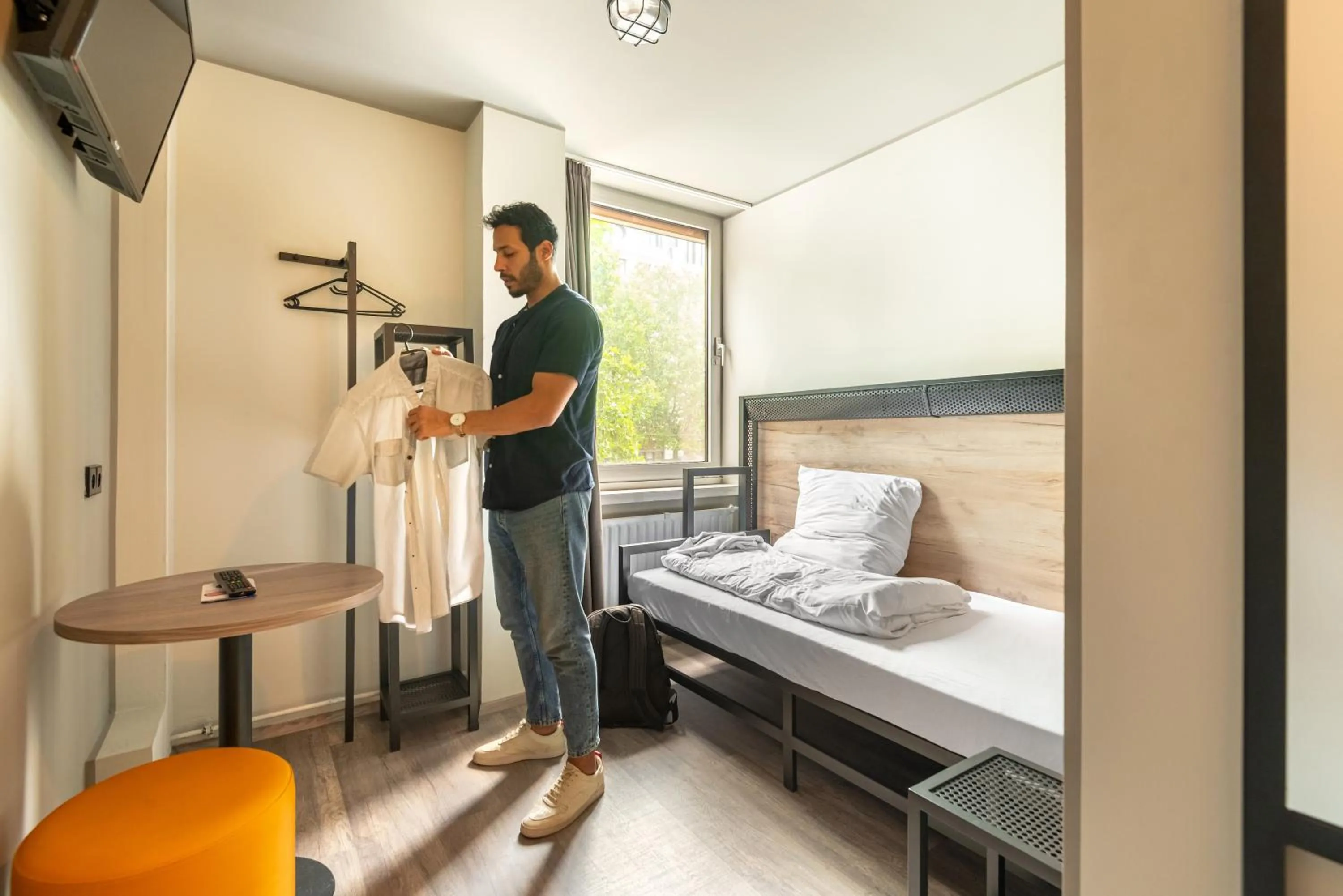 Bedroom, Bed in a&o Frankfurt Galluswarte