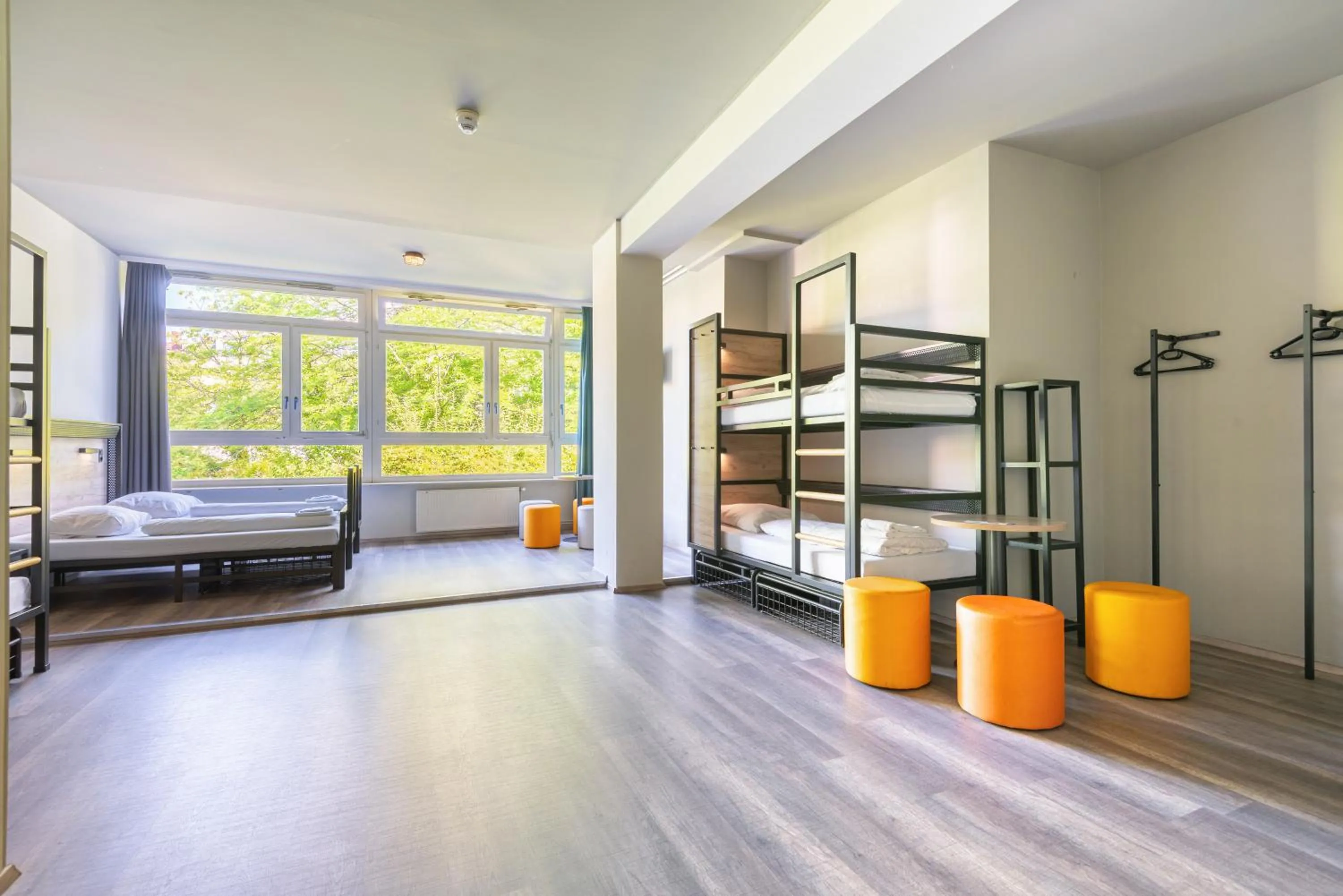 Photo of the whole room, Bed in a&o Frankfurt Galluswarte