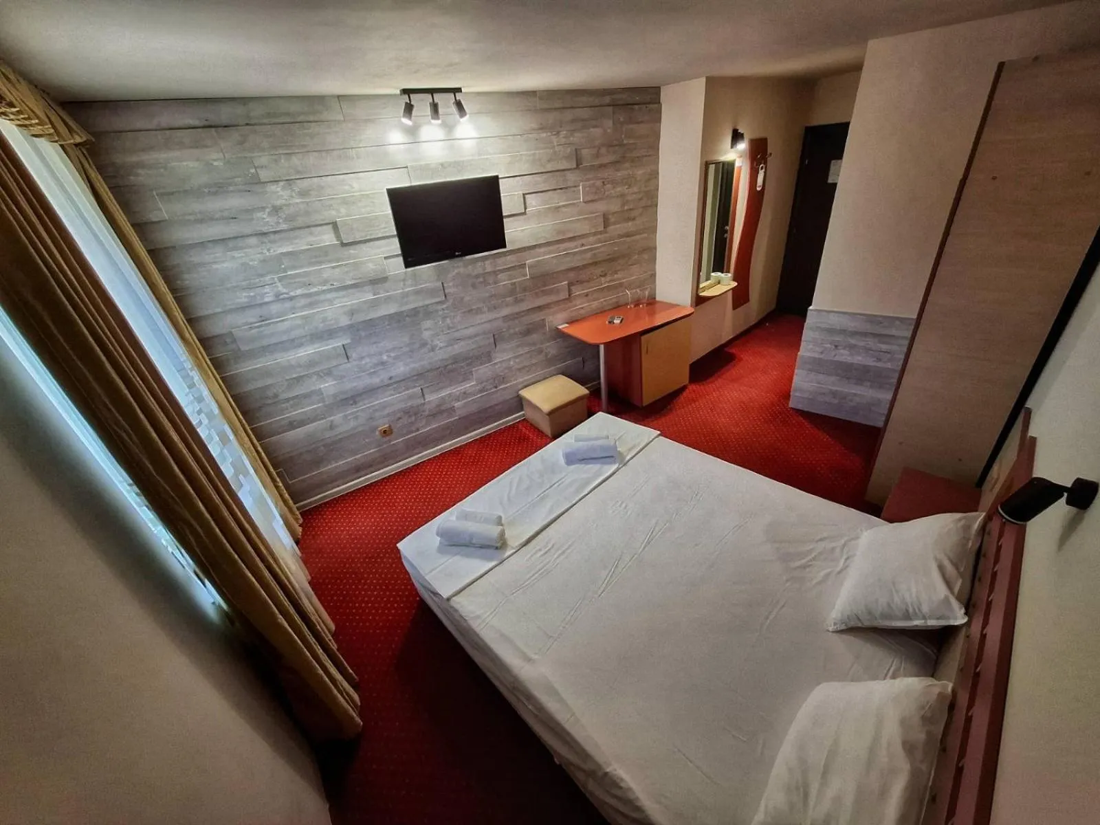 Mountain view, Bed in Korona Hotel
