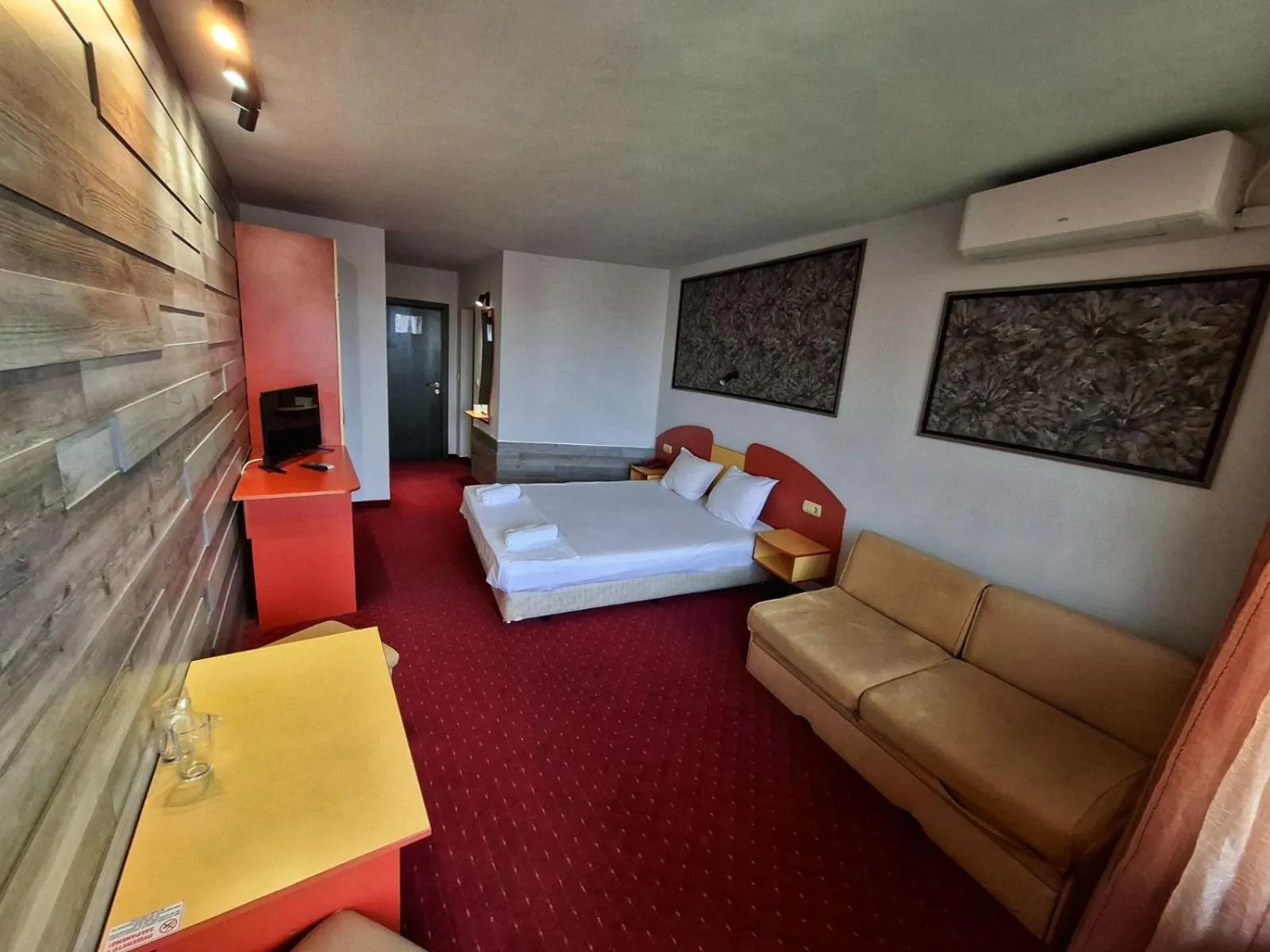 City view, Bed in Korona Hotel