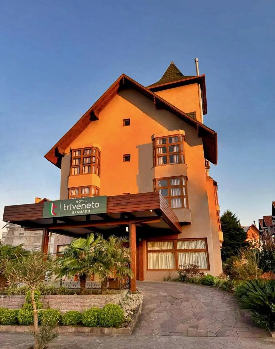 Property building in Hotel Triveneto Gramado