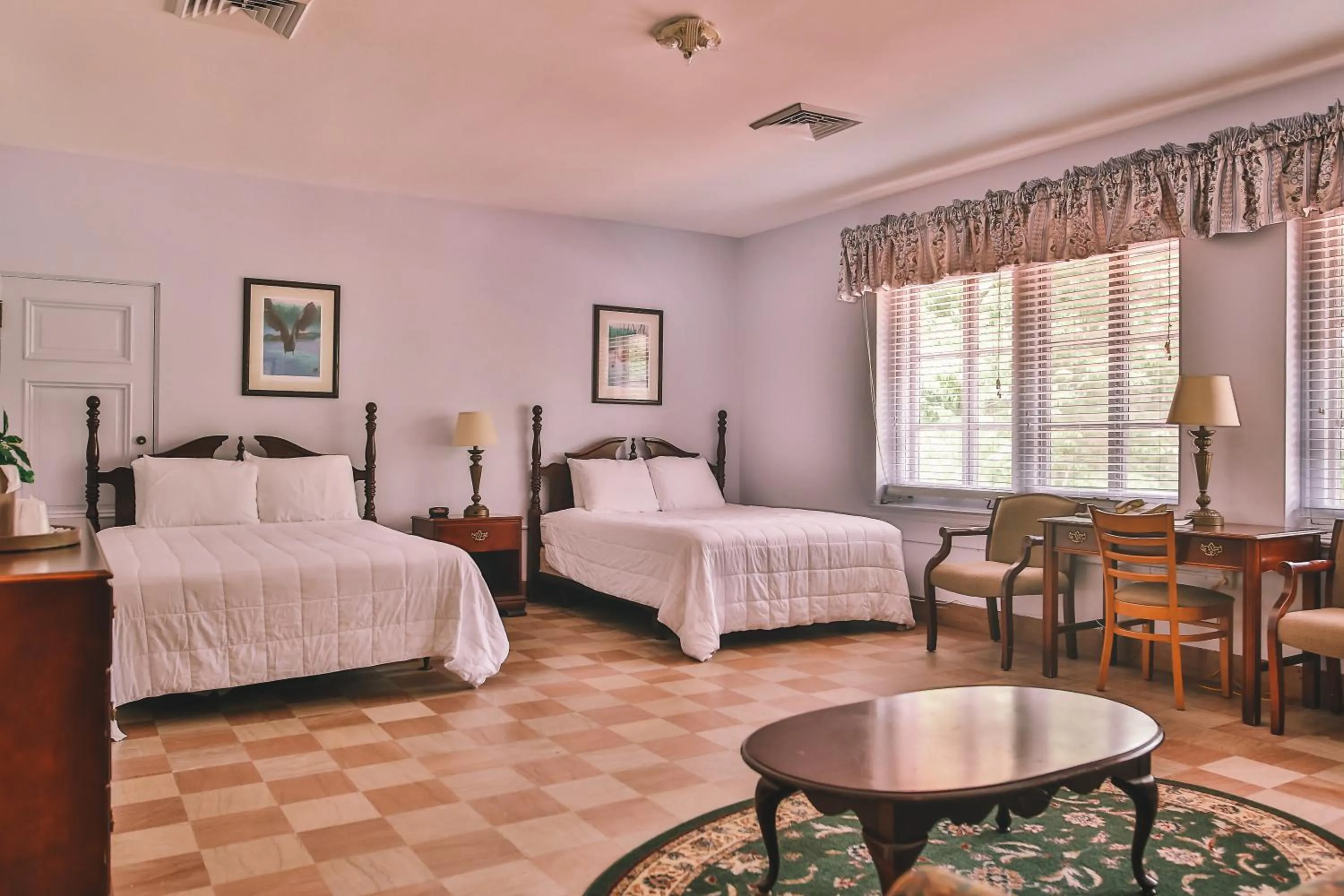 Photo of the whole room, Bed in The Lodge at Wakulla Springs