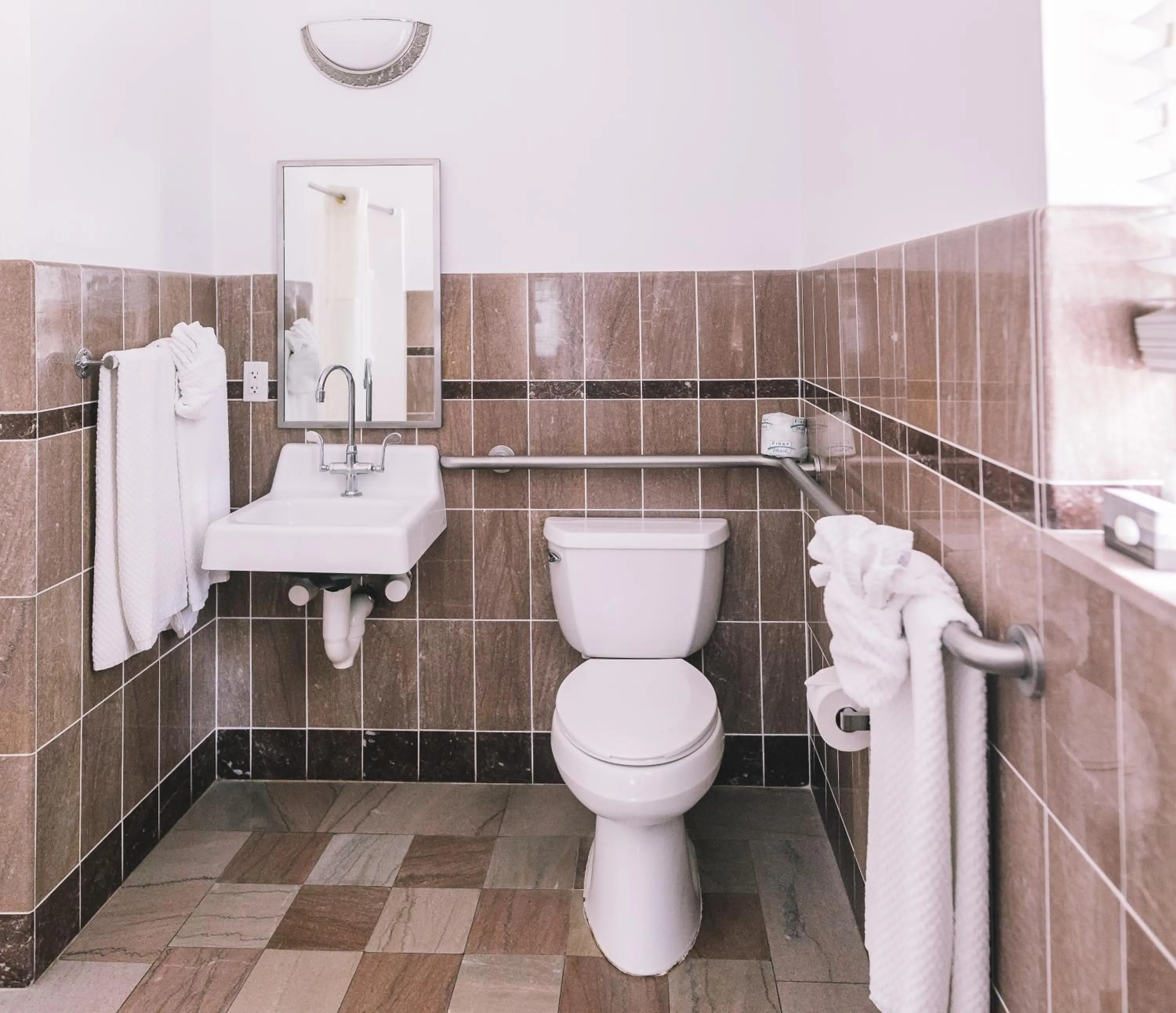 Bathroom in The Lodge at Wakulla Springs