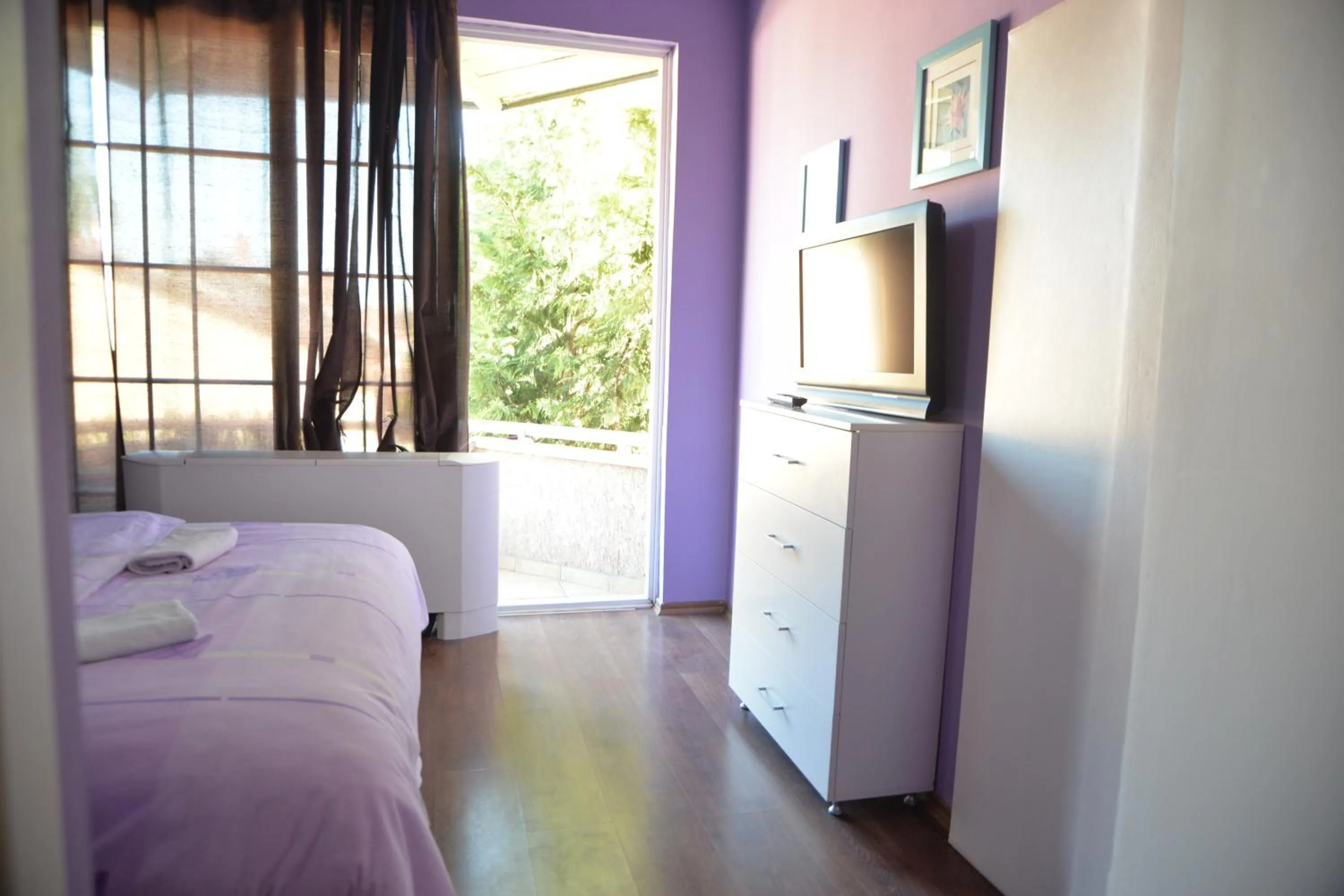 Photo of the whole room, Bed in Aloha Apartments with pool