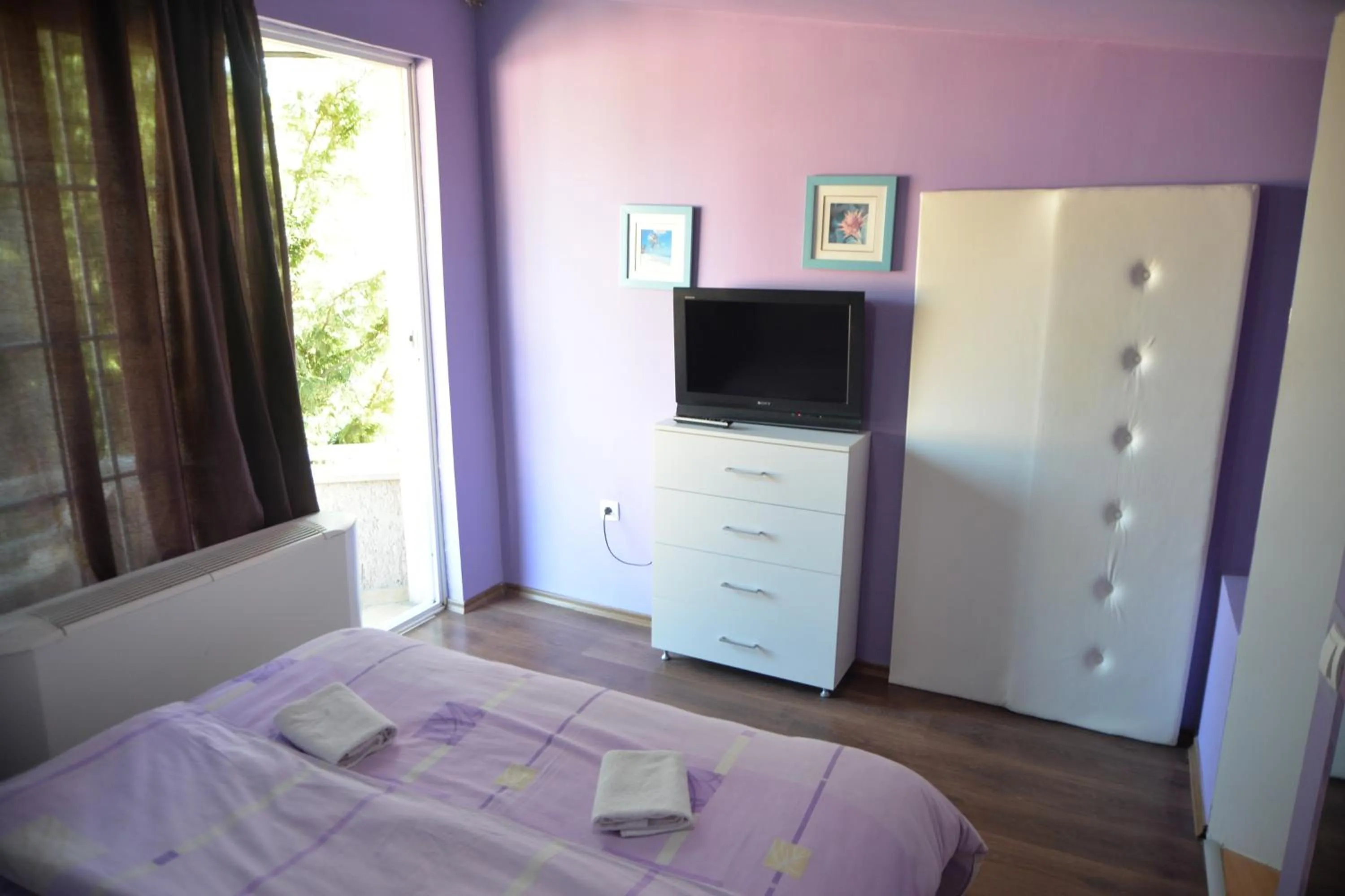 Photo of the whole room, Bed in Aloha Apartments with pool