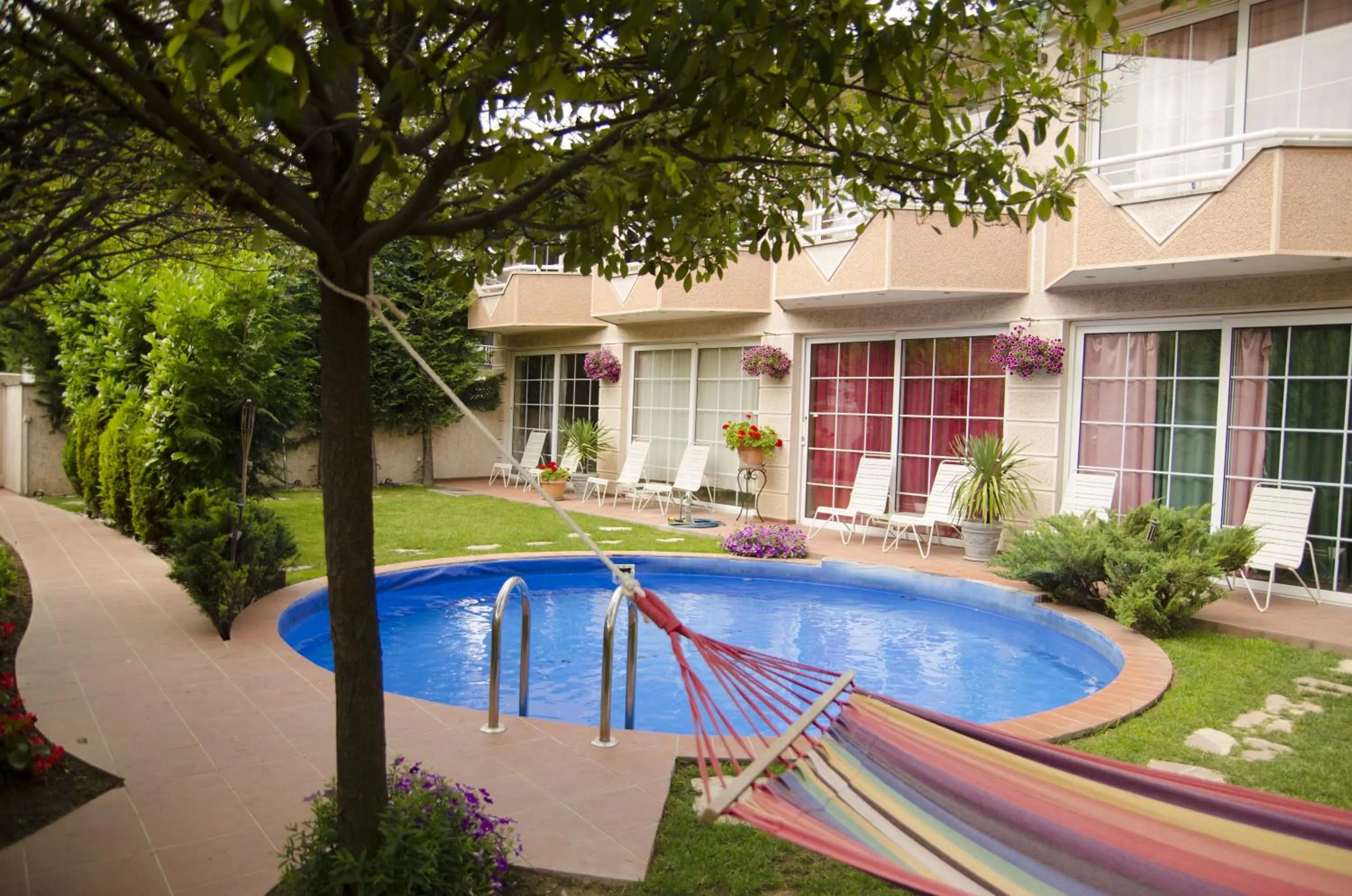 Swimming pool in Aloha Apartments with pool