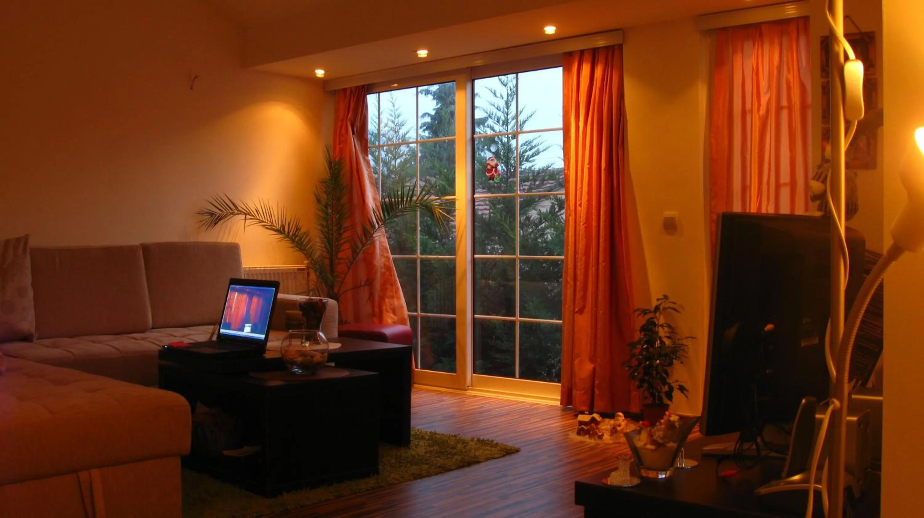 Bed in Aloha Apartments with pool