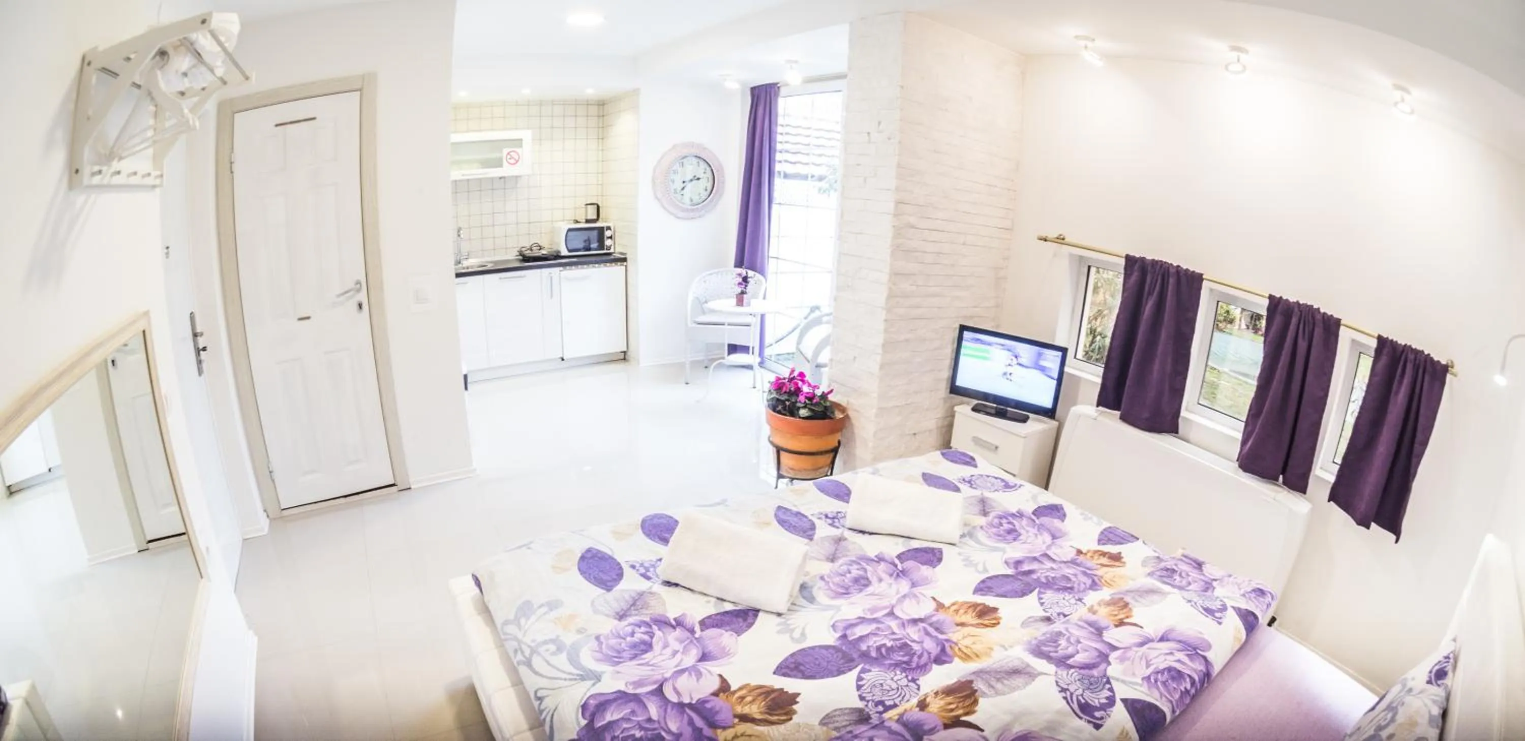 Living room in Aloha Apartments with pool