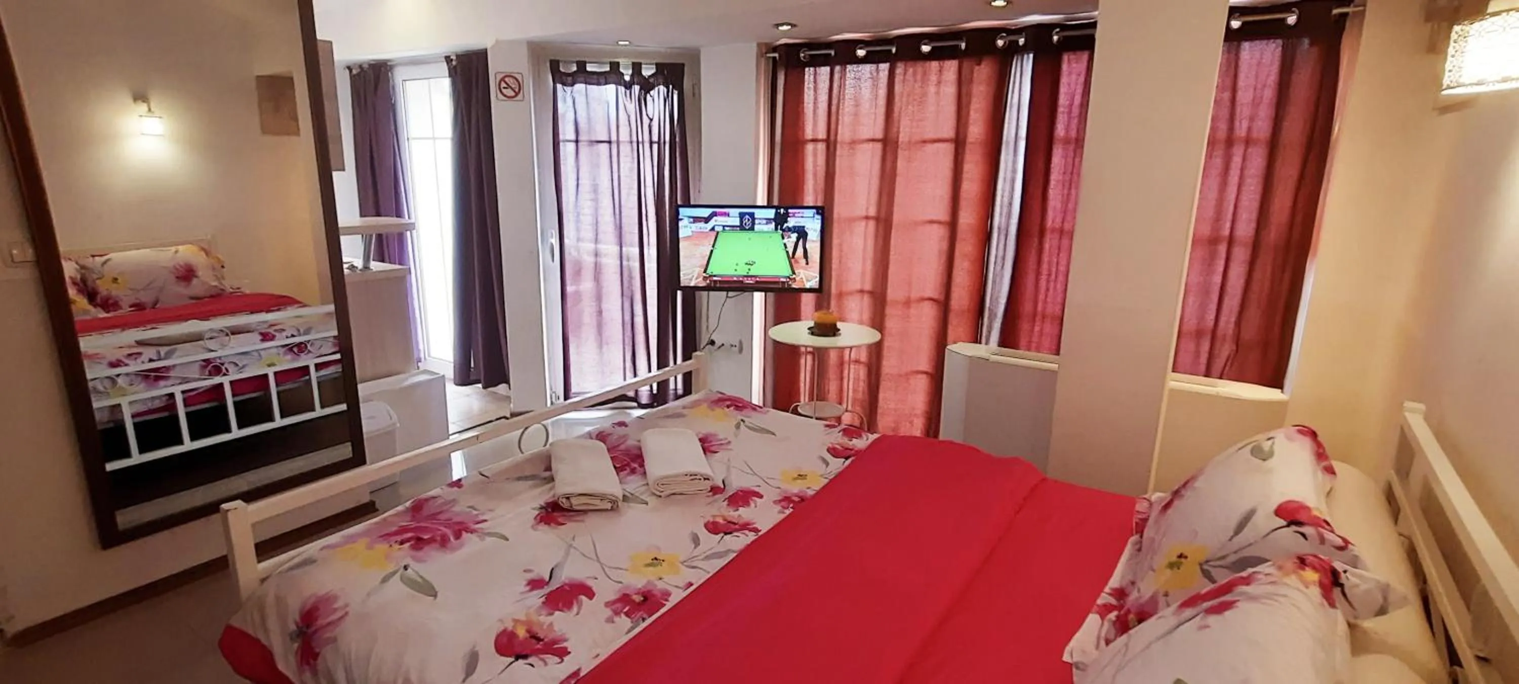 TV and multimedia, Bed in Aloha Apartments with pool