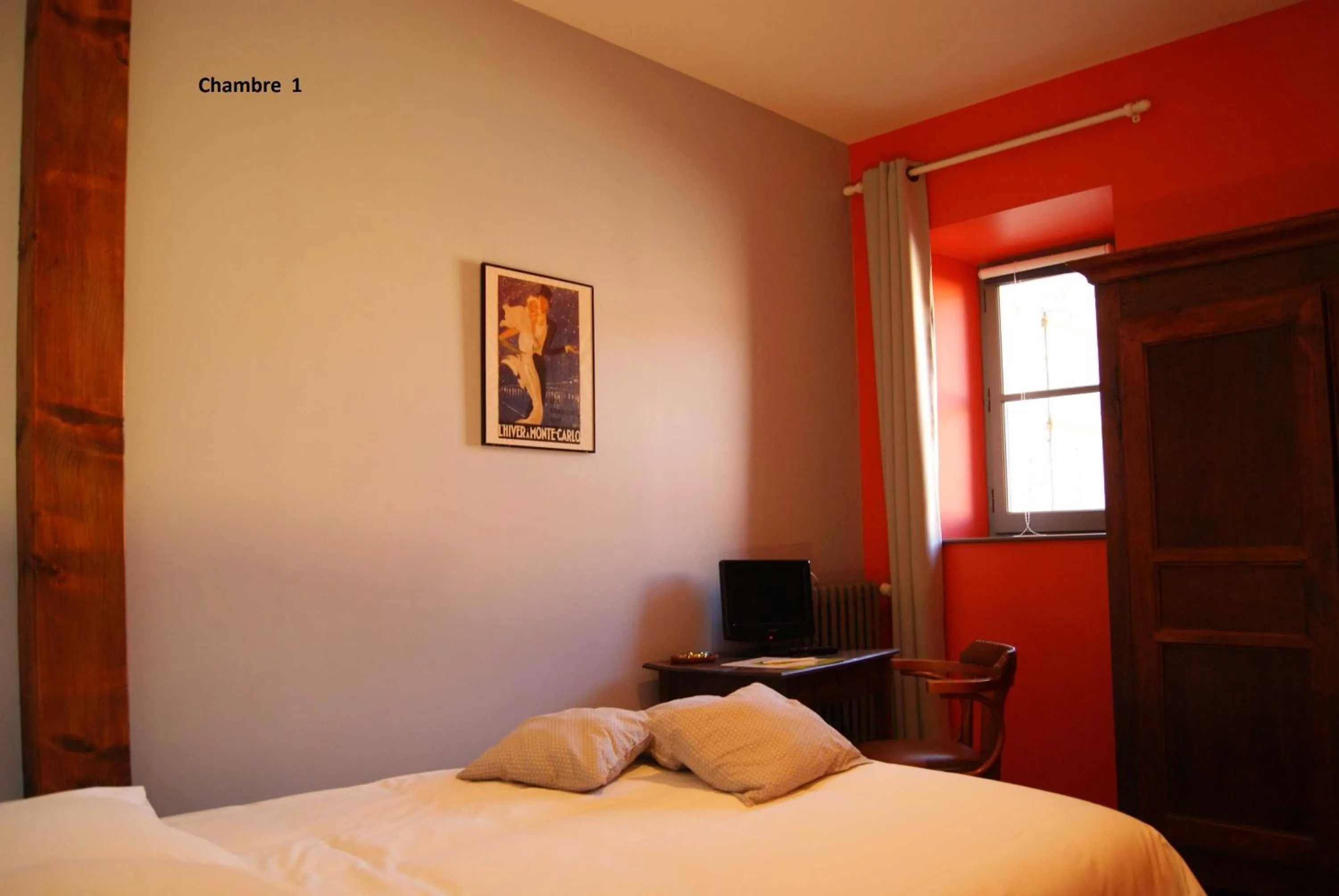 Bed in Logis Hotel - Restaurant La Marbrerie