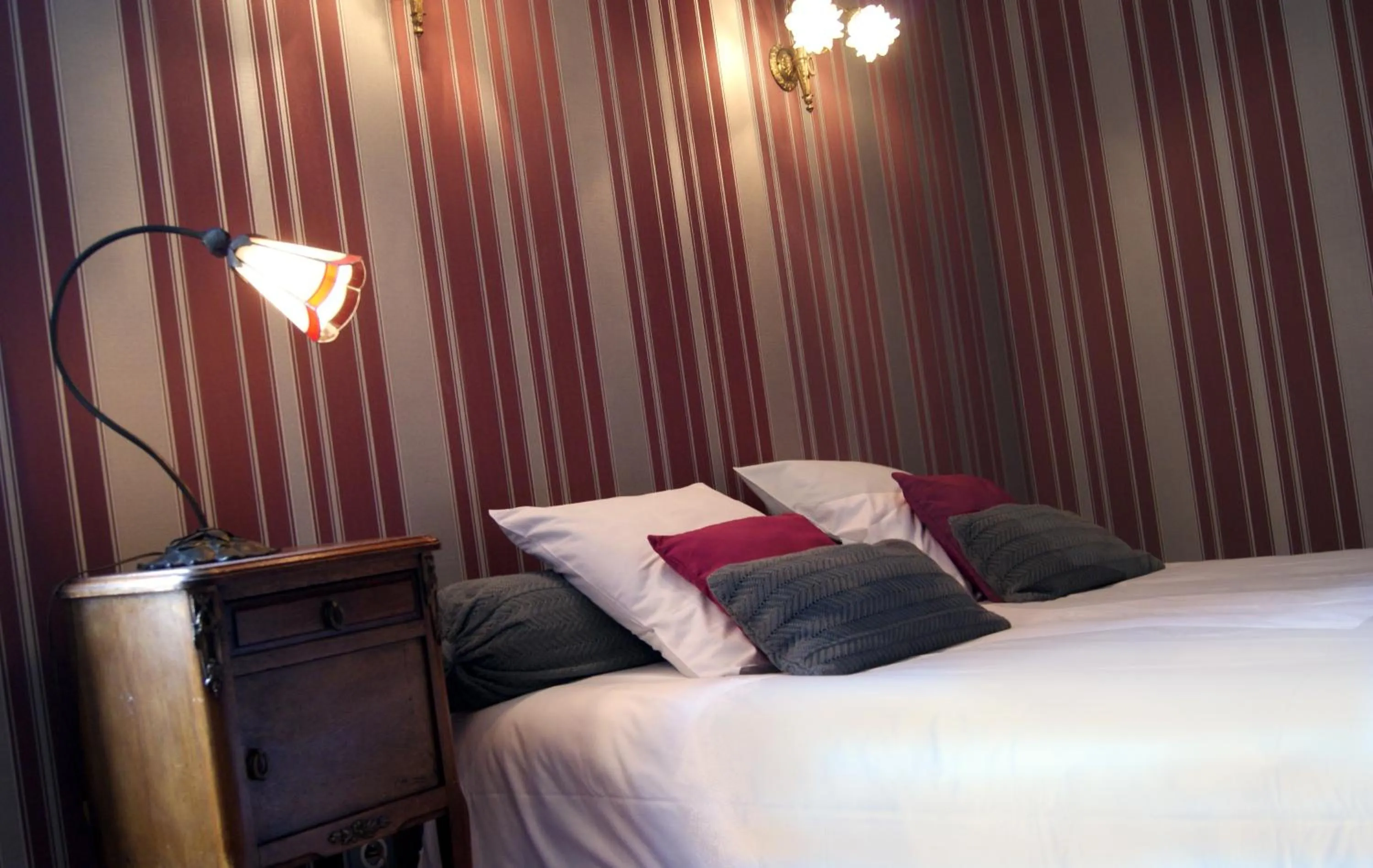 Bed in Logis Hotel - Restaurant La Marbrerie