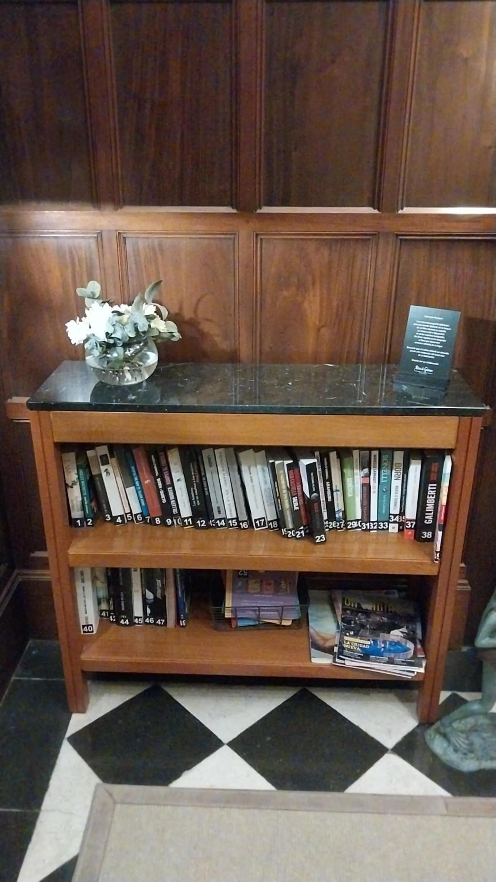 Library in Altos de Guemes Hotel