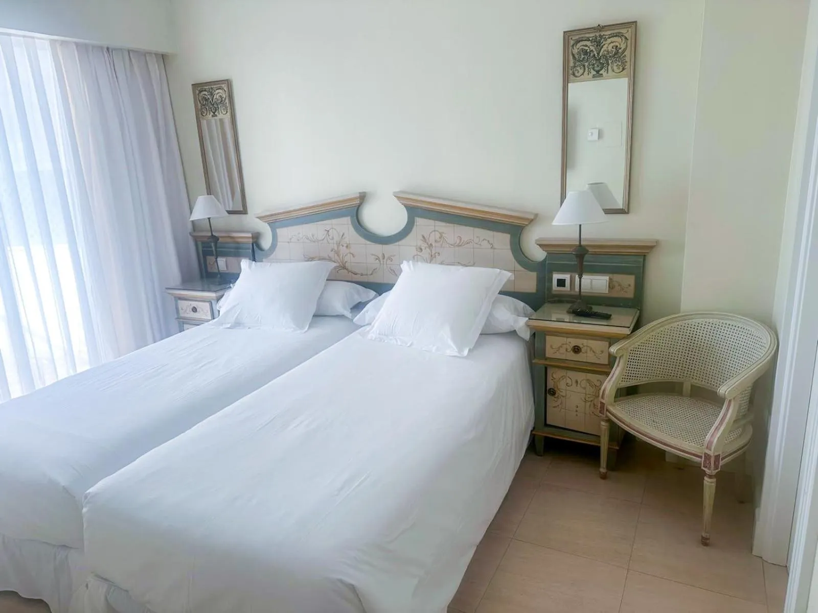 Bed in Apartamentos Guadalpin Boutique