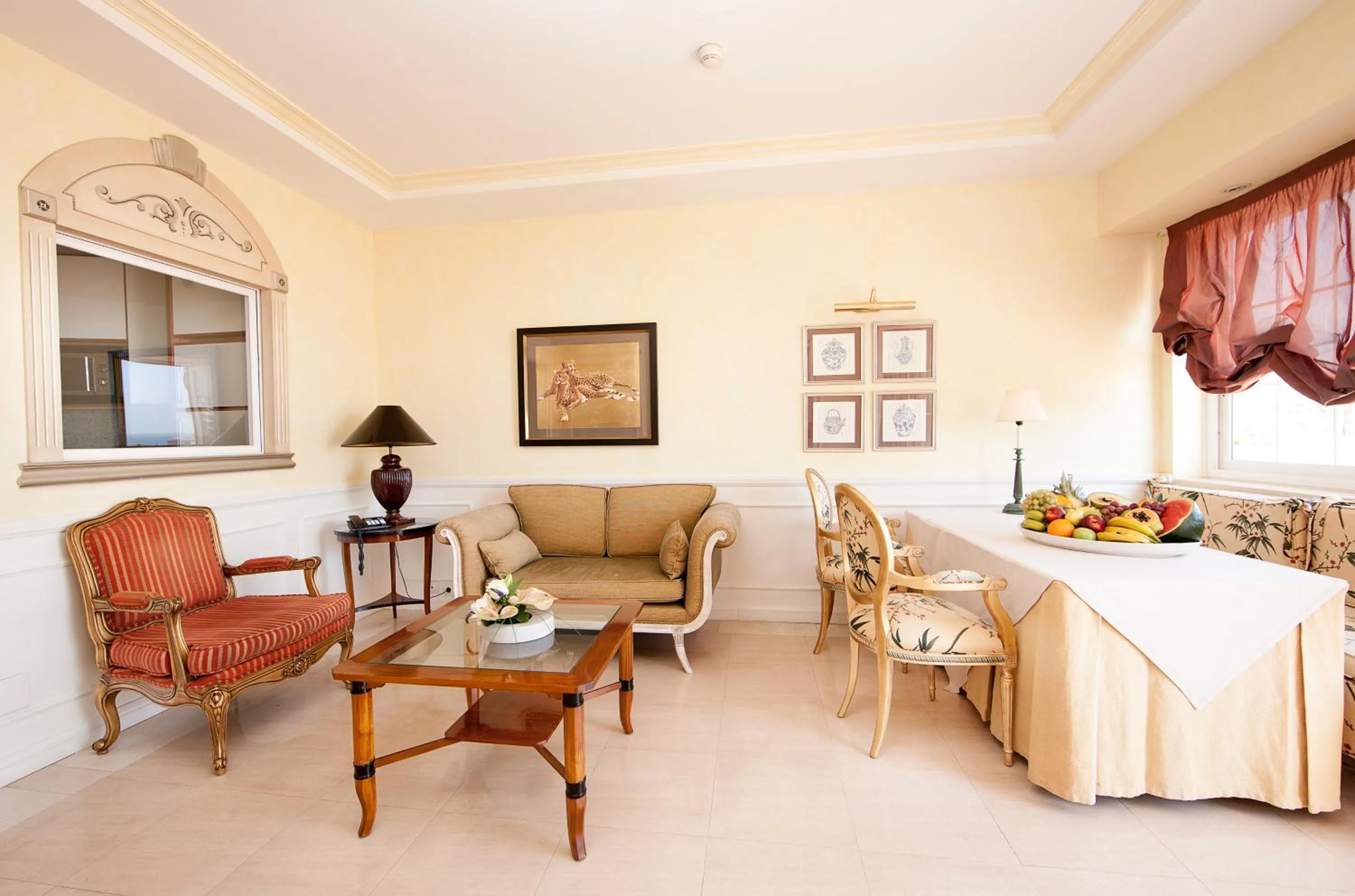 Dining area in Apartamentos Guadalpin Boutique