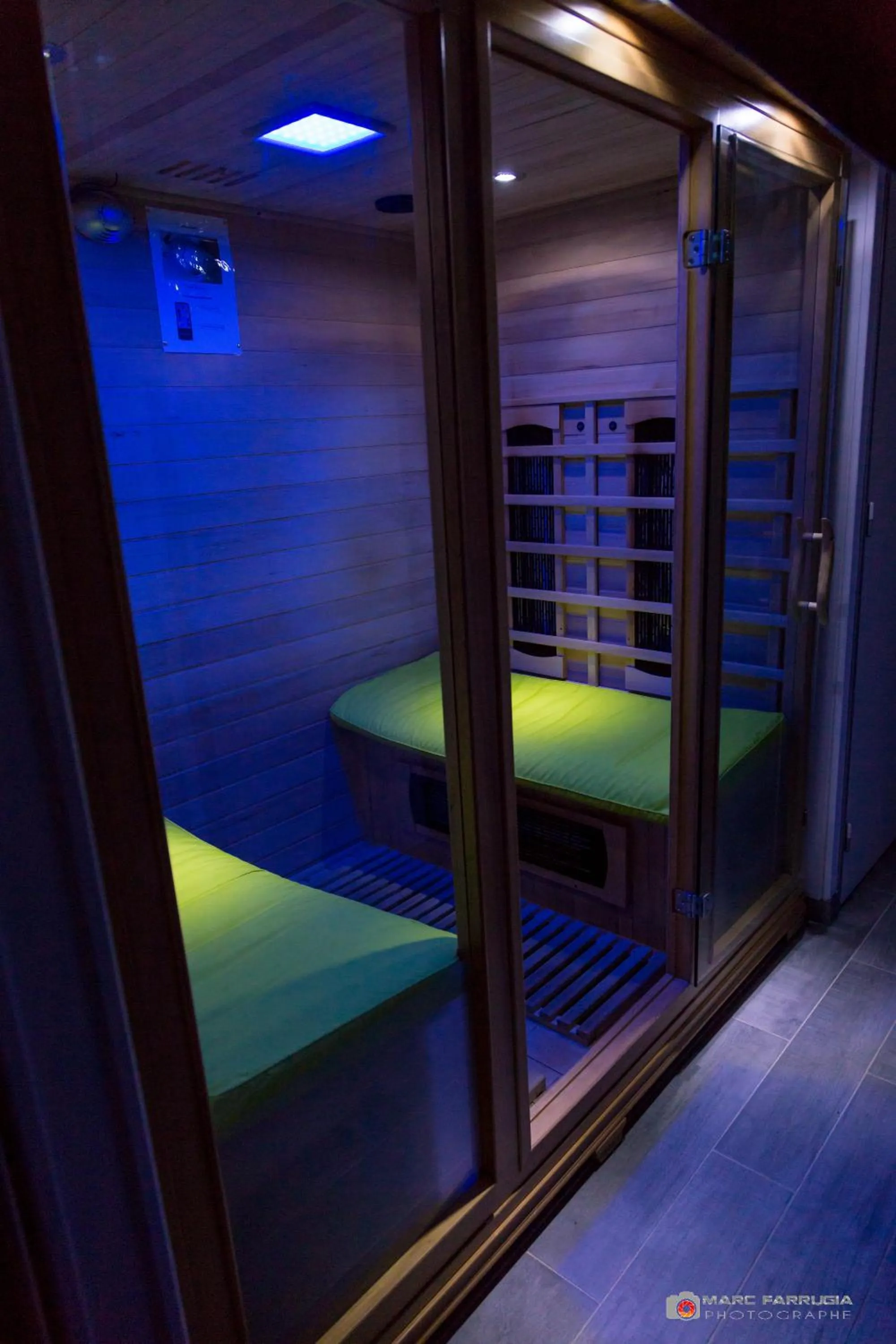 Sauna, Bed in Chambre d'hôtes source de la St Baume