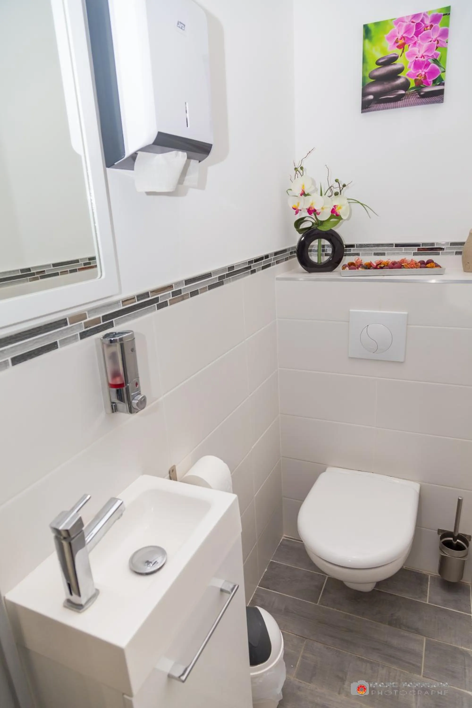 Toilet in Chambre d'hôtes source de la St Baume