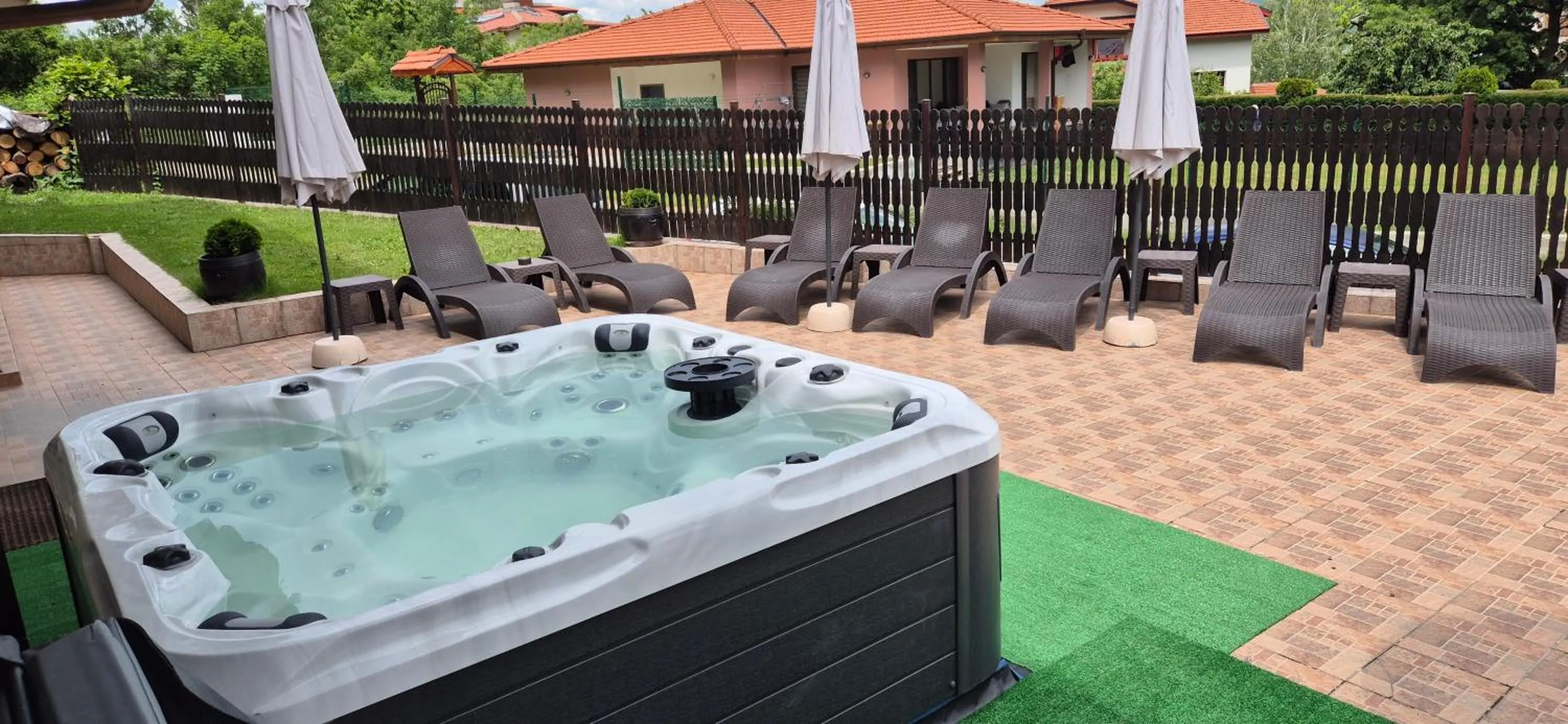 Patio in Family Hotel Emaly 2