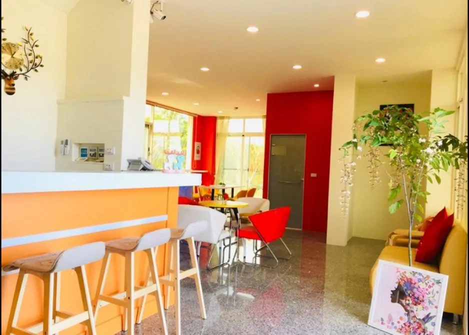 Restaurant/places to eat in Full Moon Resort