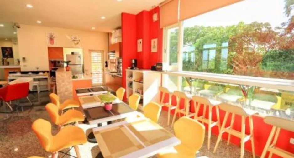 Communal lounge/ TV room in Full Moon Resort