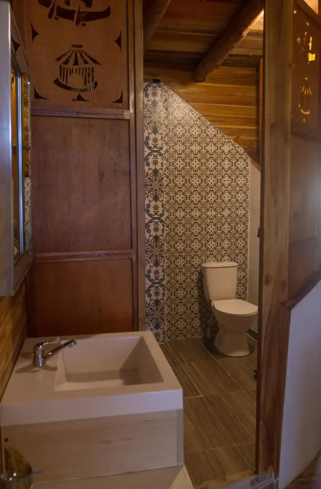 Deluxe Double Room with Balcony - single occupancy in Hotel Calamari Baru Deluxe Double Room with Balcony - single occupancy in Hotel Calamari Baru