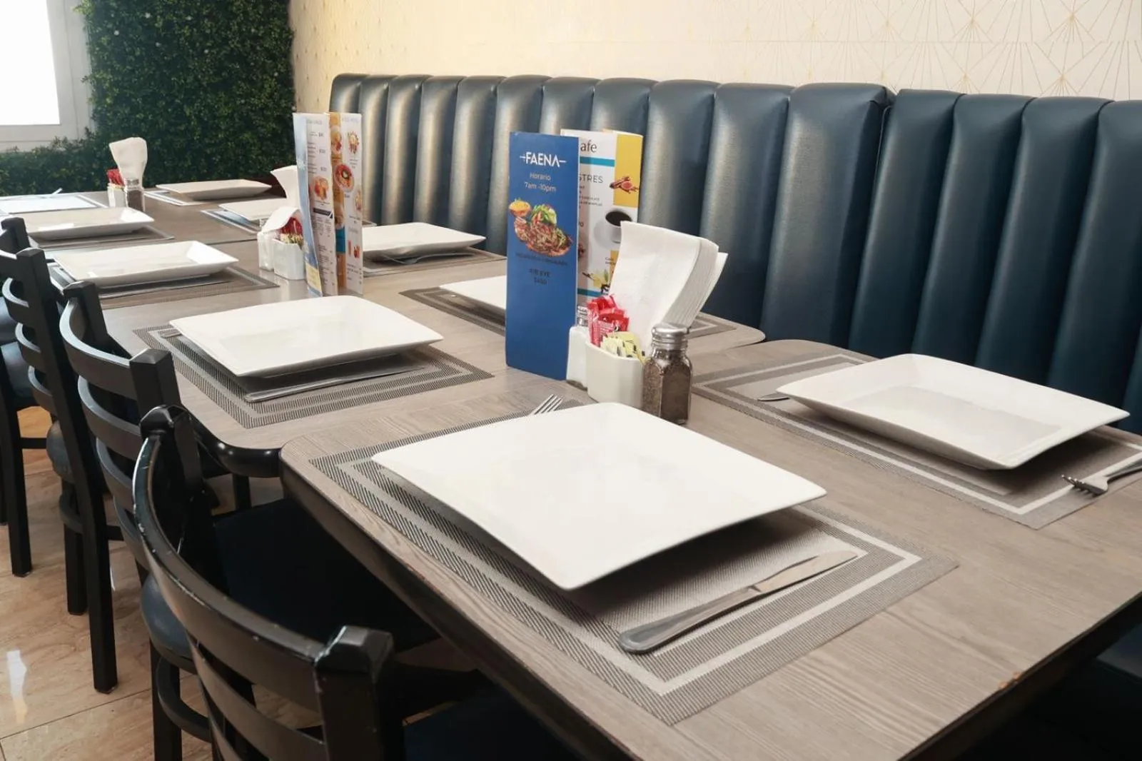 Restaurant/places to eat in Hotel Jatay