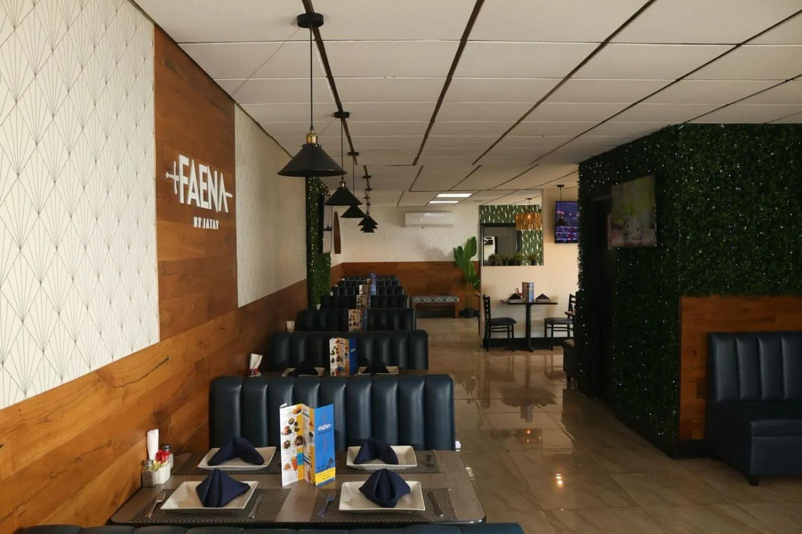 Restaurant/places to eat in Hotel Jatay