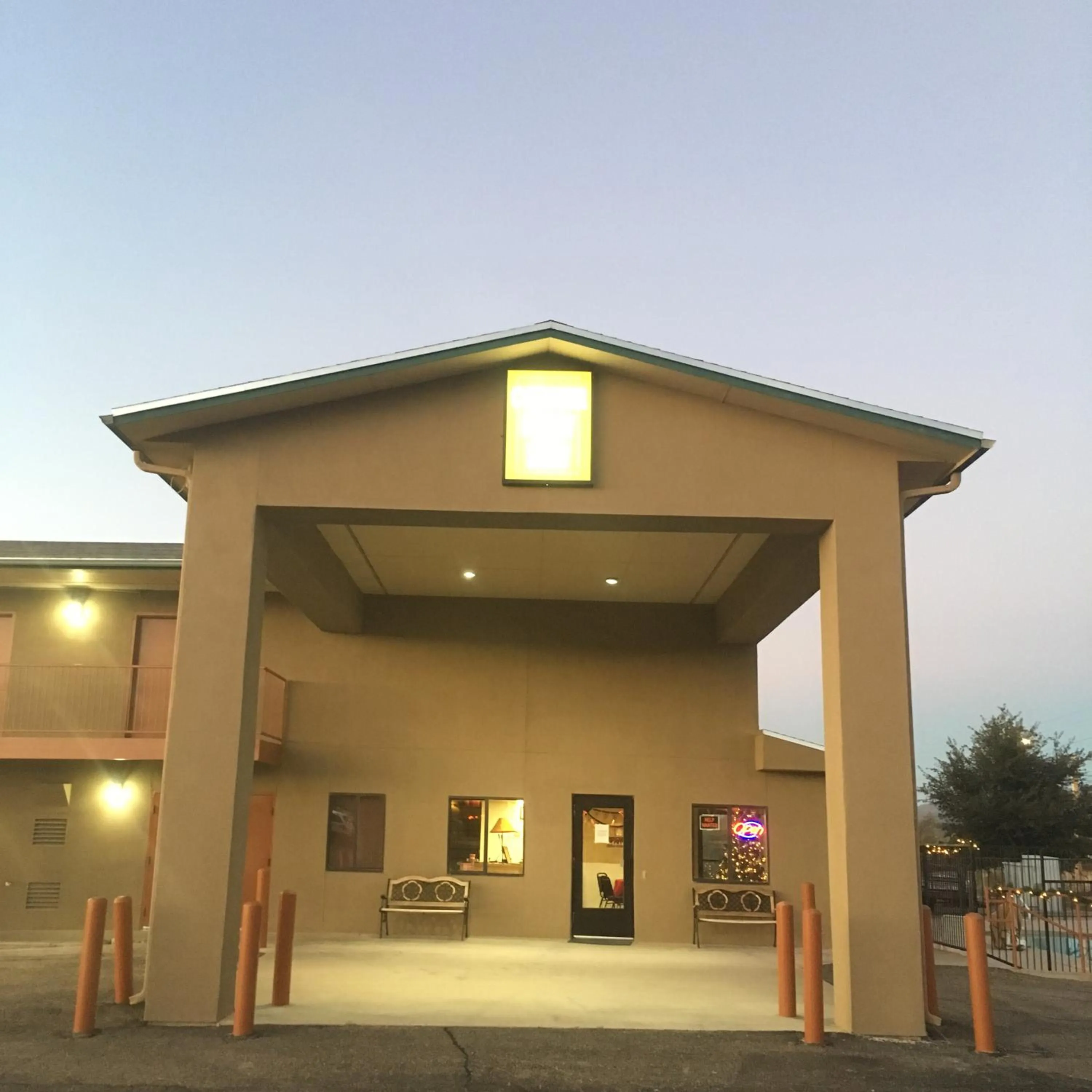 Facade/entrance in COPPER STAY INN Benson AZ I-10 Exit 304