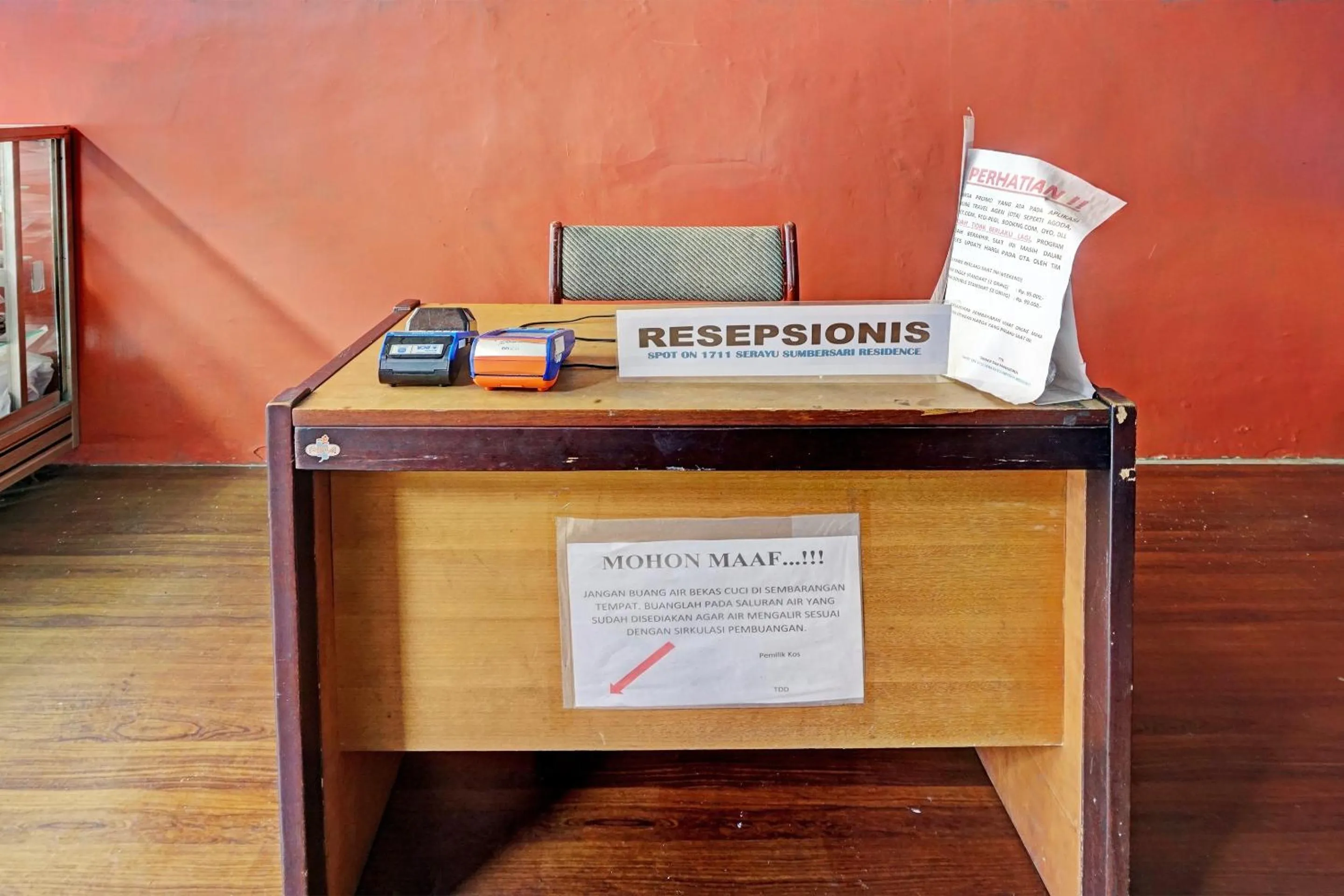 Lobby or reception in OYO Life 1711 Serayu Sumbersari Residence