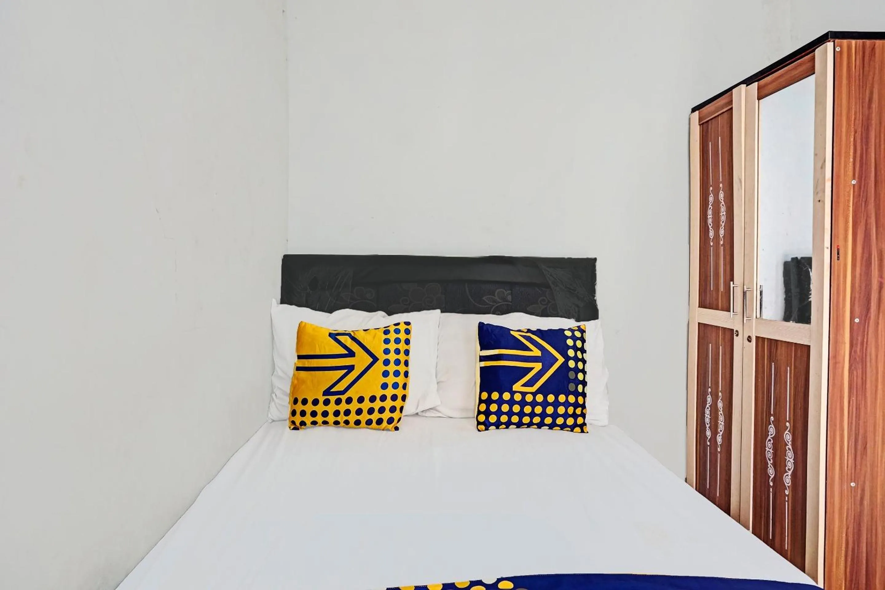 Bedroom, Bed in OYO Life 1711 Serayu Sumbersari Residence