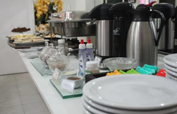 Restaurant/places to eat in Hotel Express - Leva e busca no aeroporto grátis 24 horas