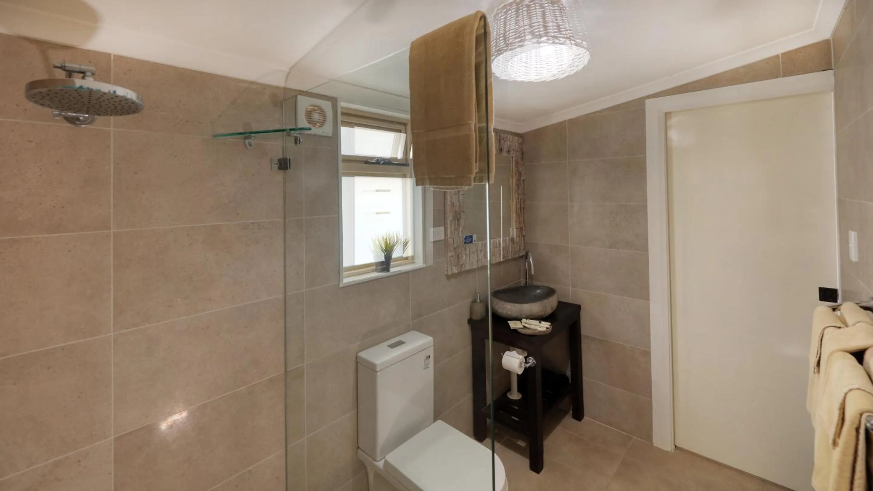 Shower in Dubbo Rhino Lodge