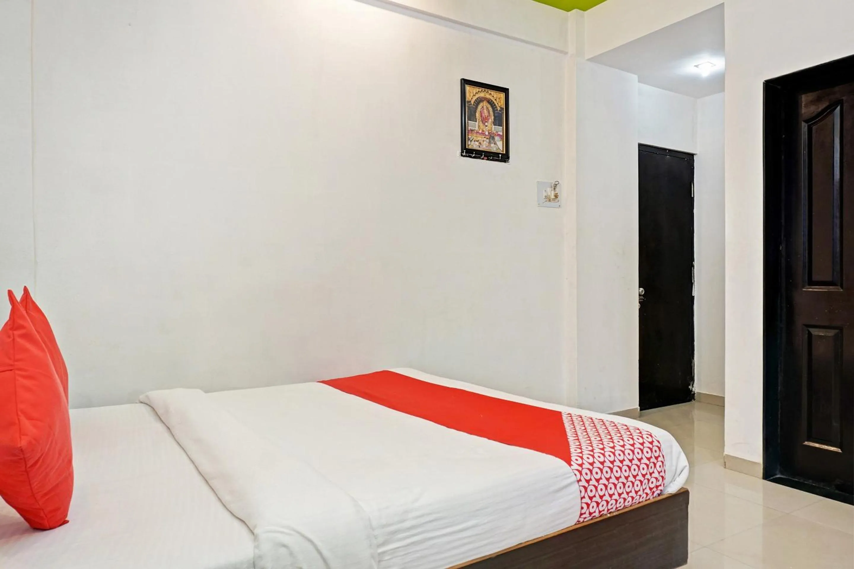 Bedroom in Hotel O Shirdi Sai Inn