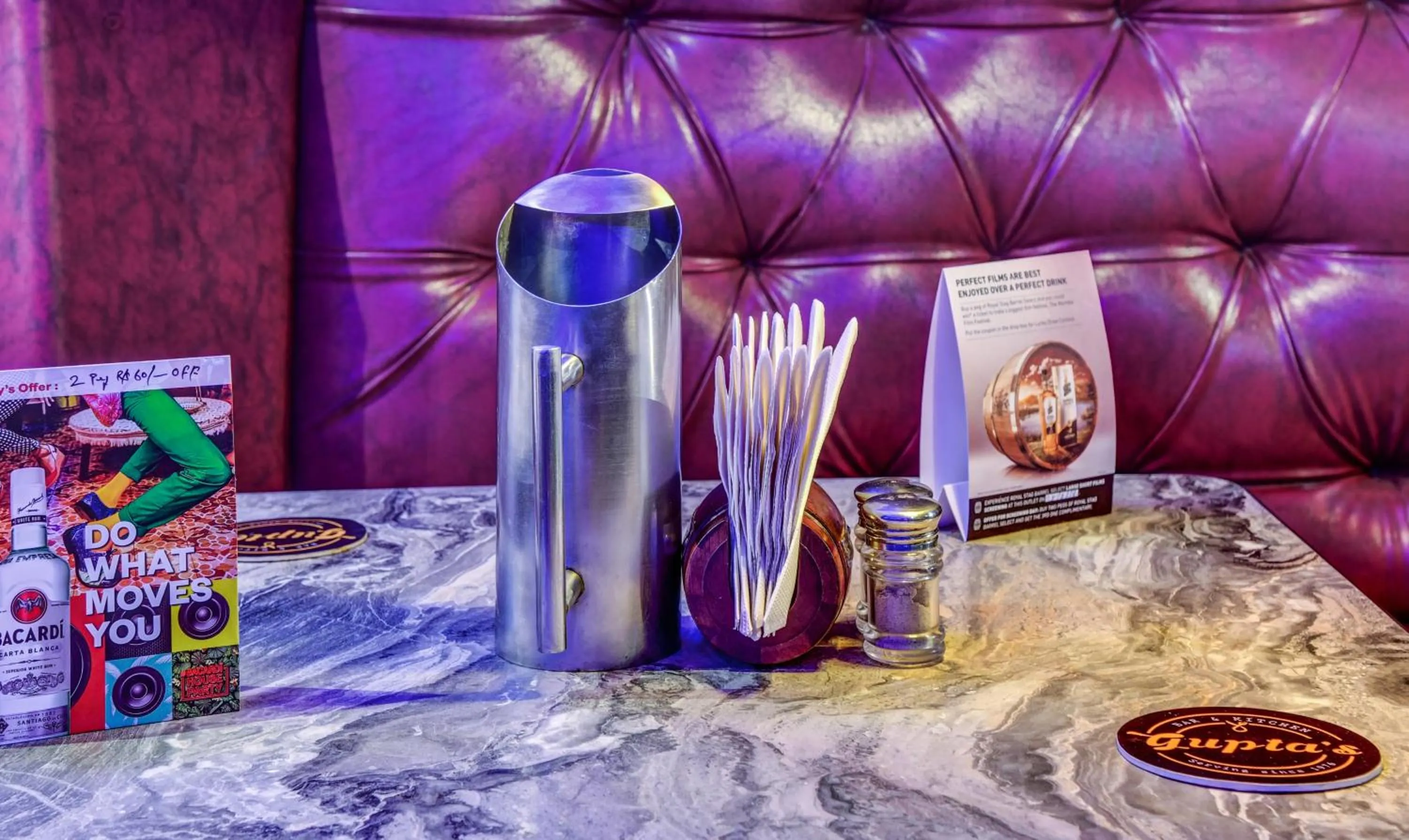 Drinks in Itsy Hotels The Villa Retreat