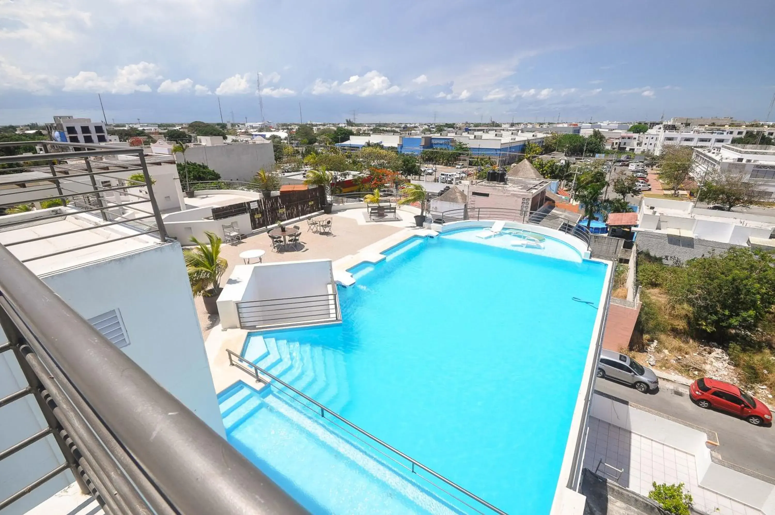 Phenomenal Location Near Beach & 5th with Stunning Roof Pool Phenomenal Location Near Beach & 5th with Stunning Roof Pool